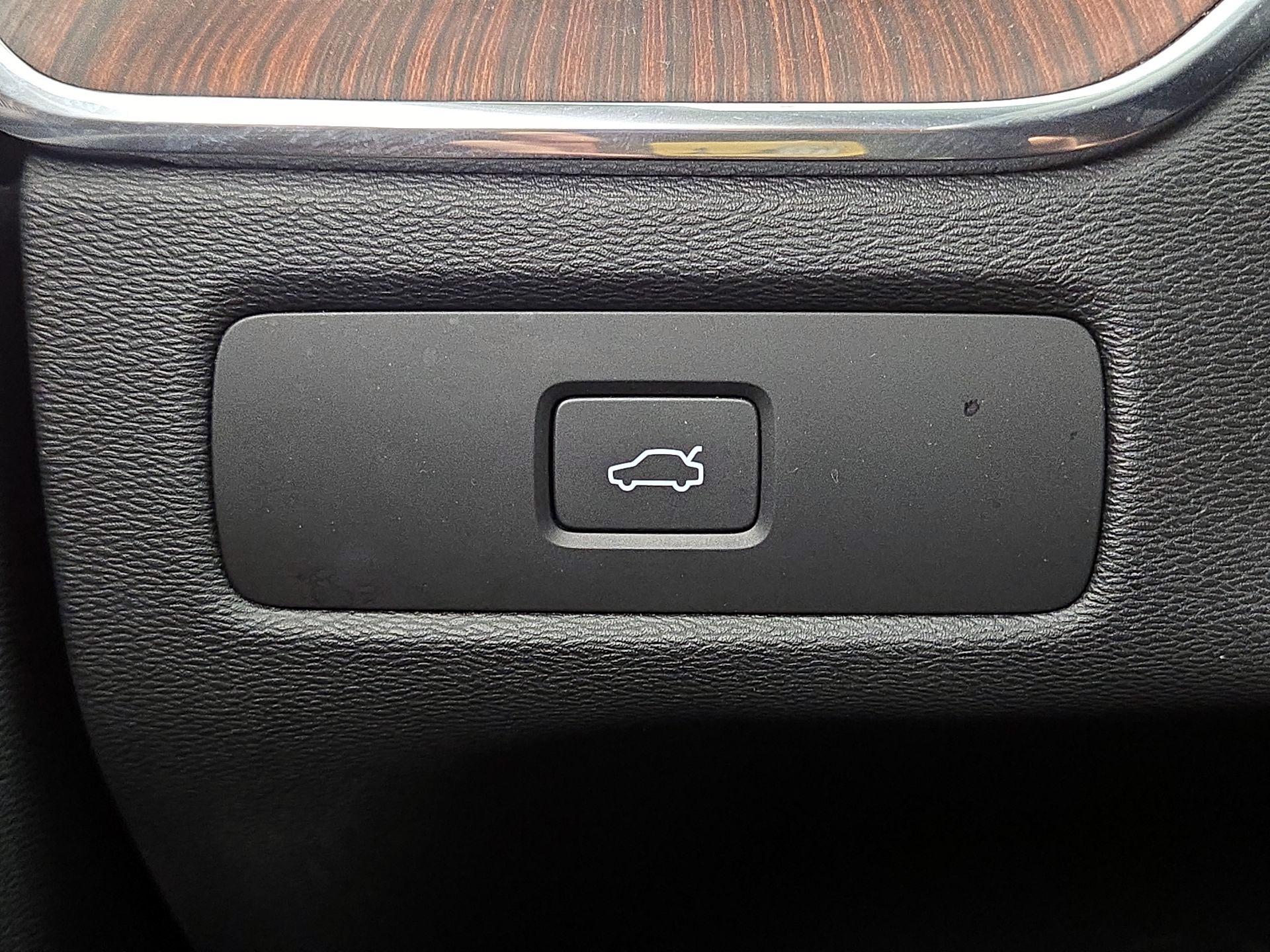 Thumbnail: 2023 Volvo XC60 - 13