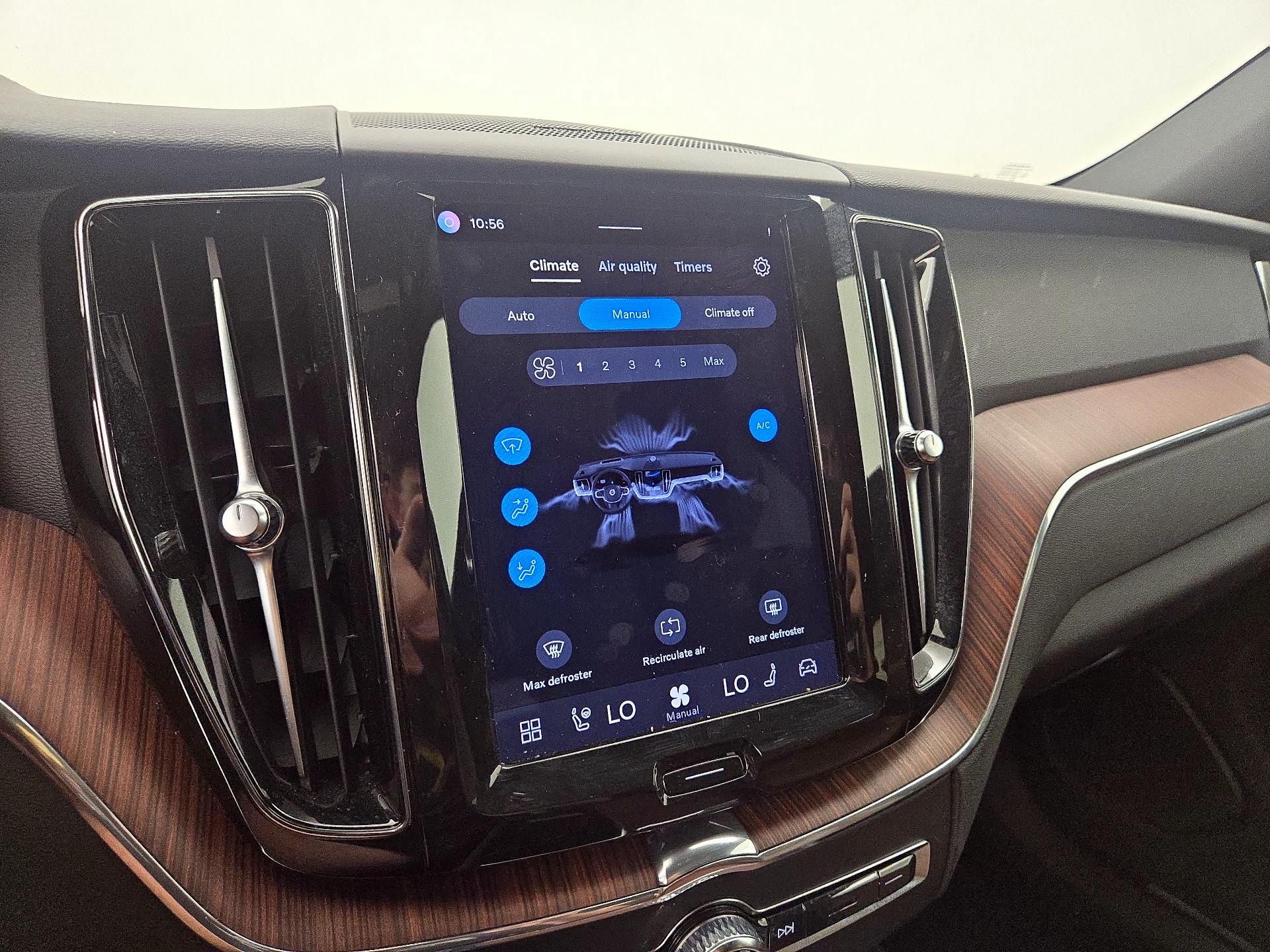 Thumbnail: 2023 Volvo XC60 - 16