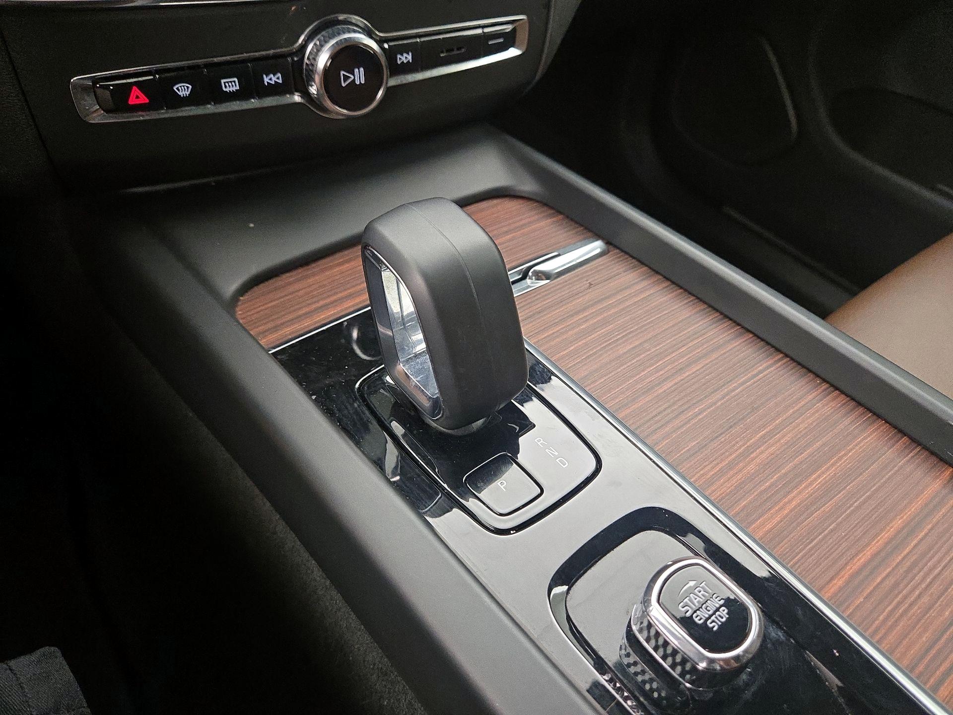Thumbnail: 2023 Volvo XC60 - 17