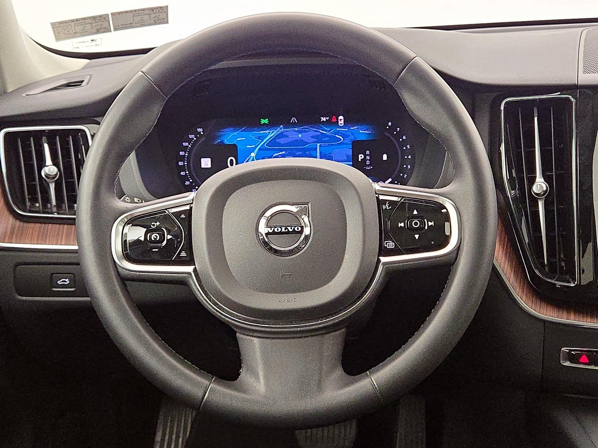 Thumbnail: 2024 Volvo XC60 - 10