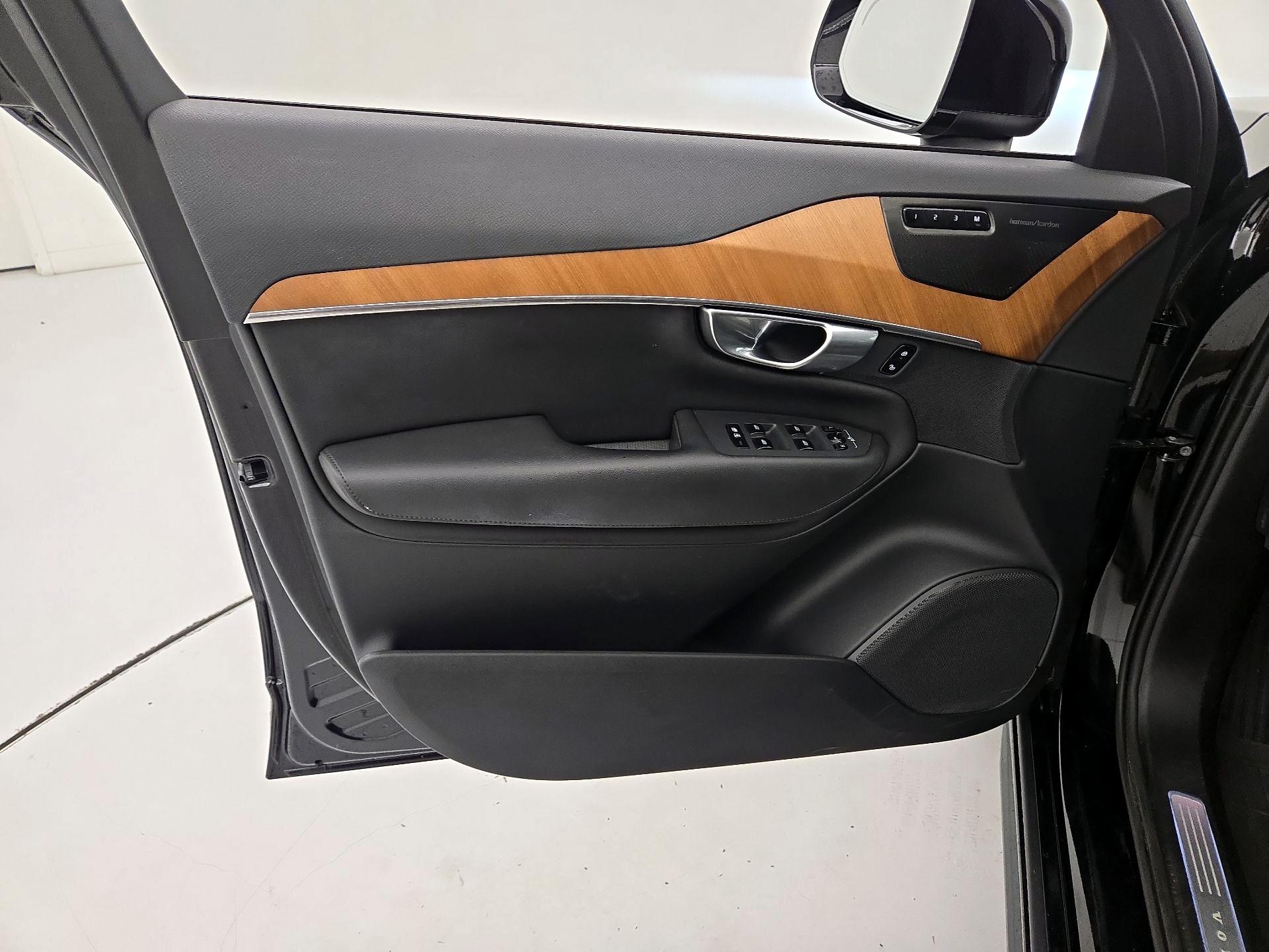 Thumbnail: 2023 Volvo XC90 - 12