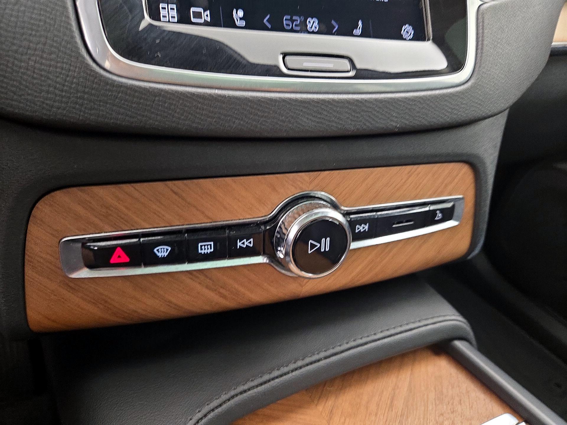 Thumbnail: 2023 Volvo XC90 - 17
