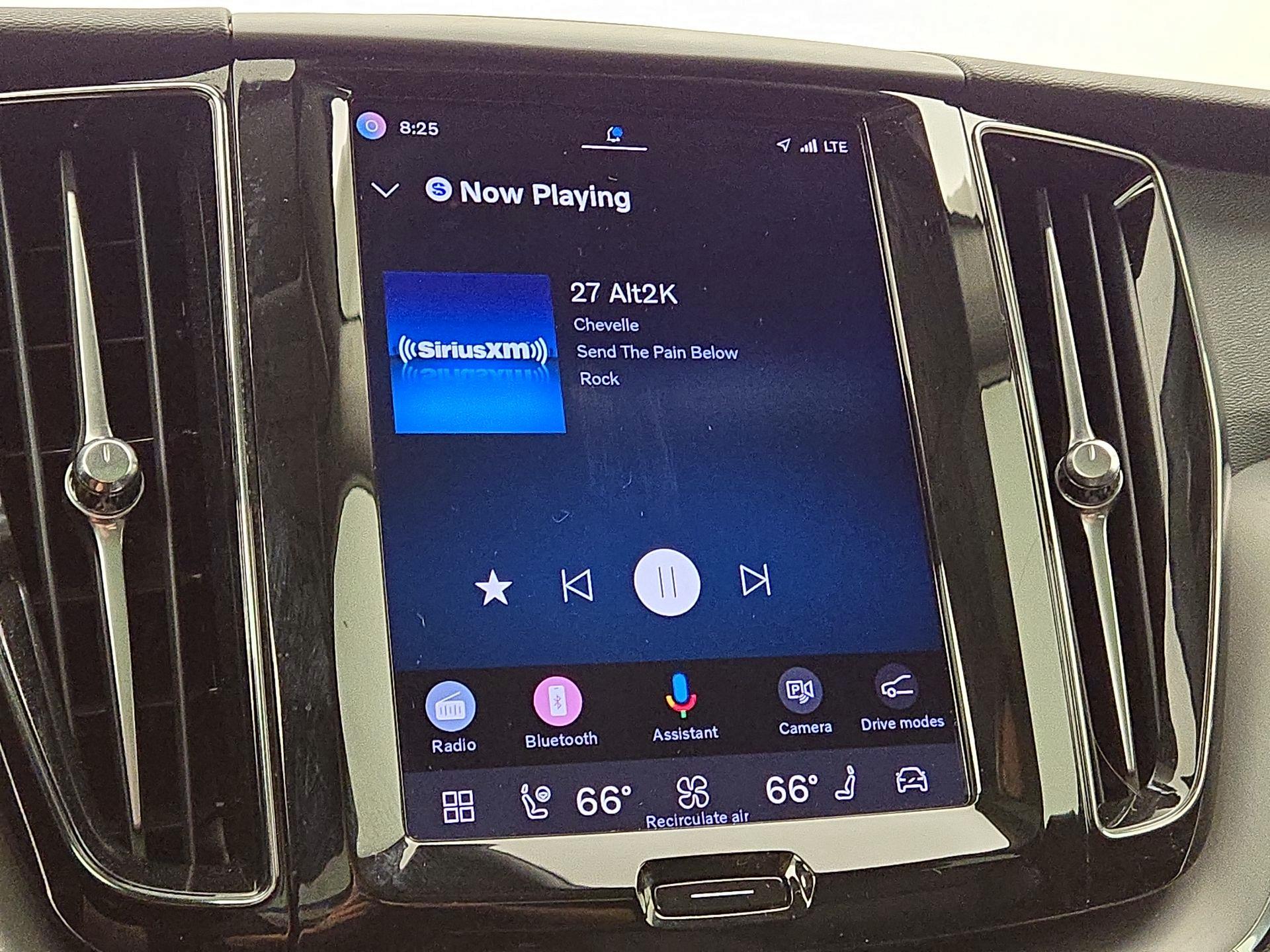 Thumbnail: 2023 Volvo XC60 - 16
