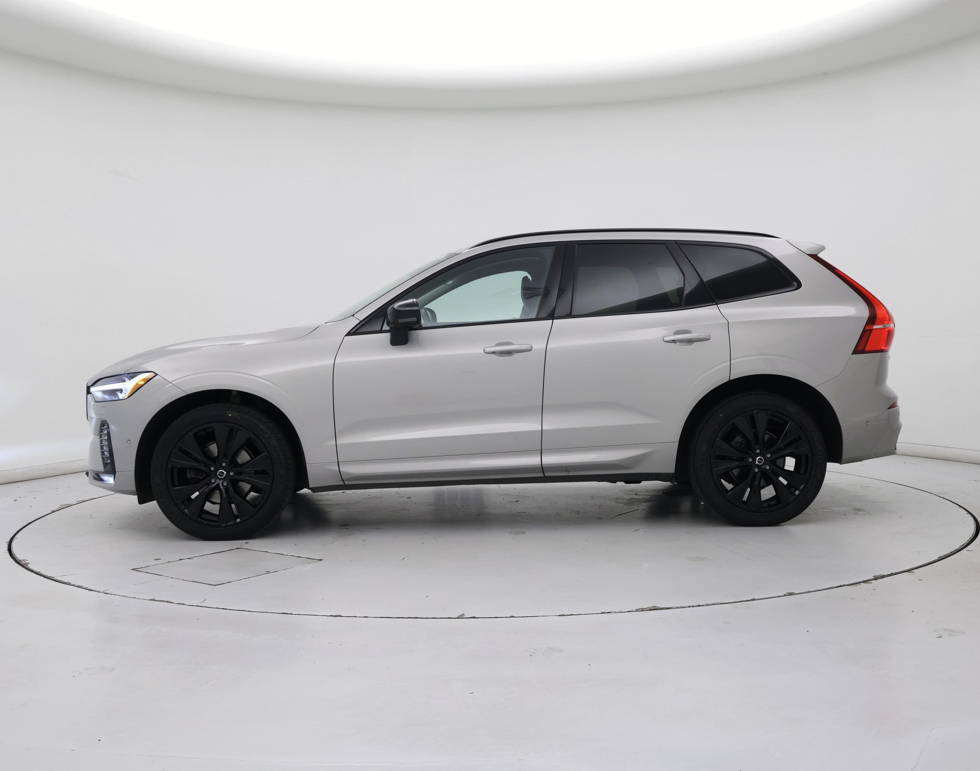 Thumbnail: 2023 Volvo XC60 - 3