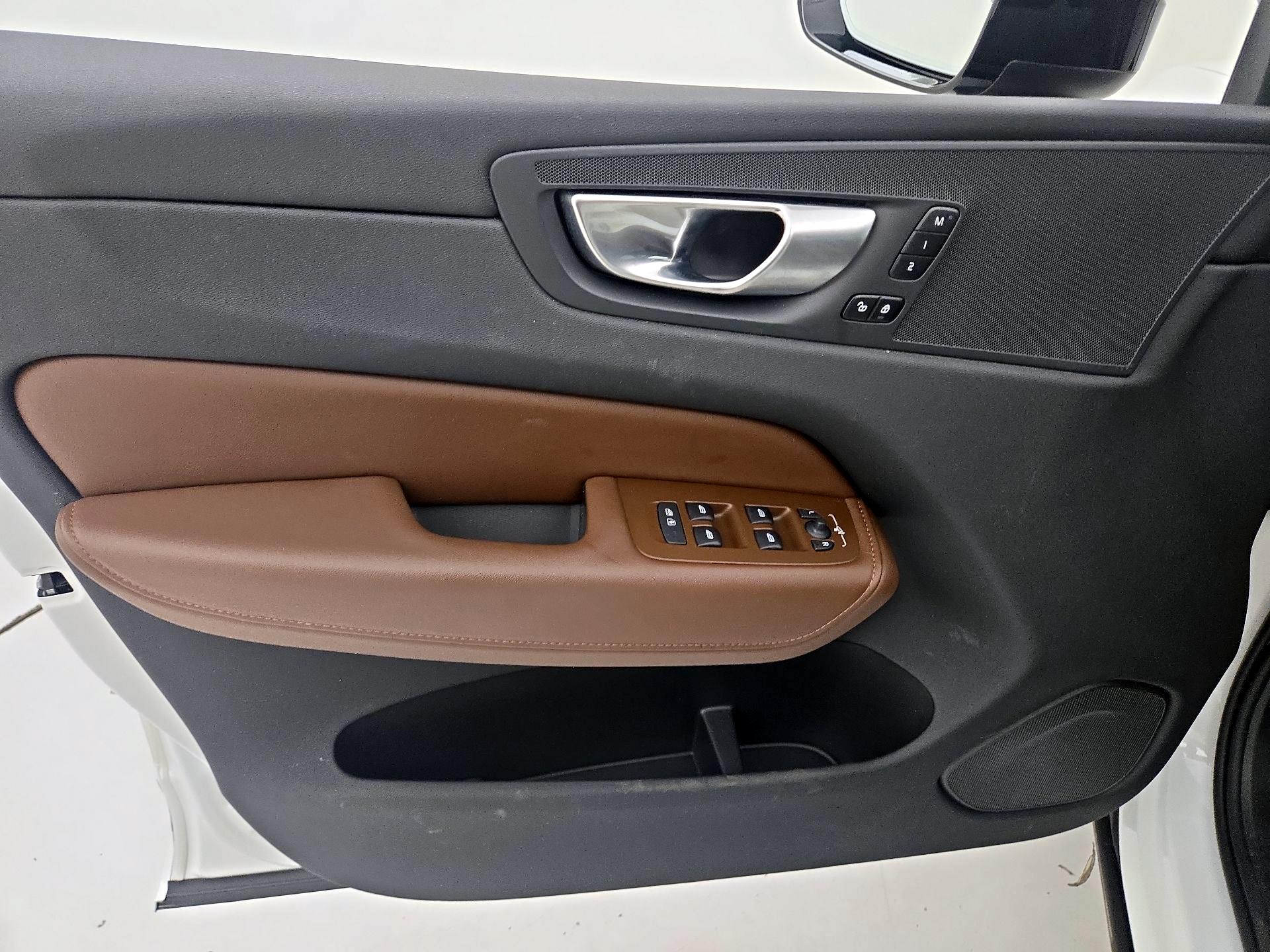 Thumbnail: 2024 Volvo XC60 - 12