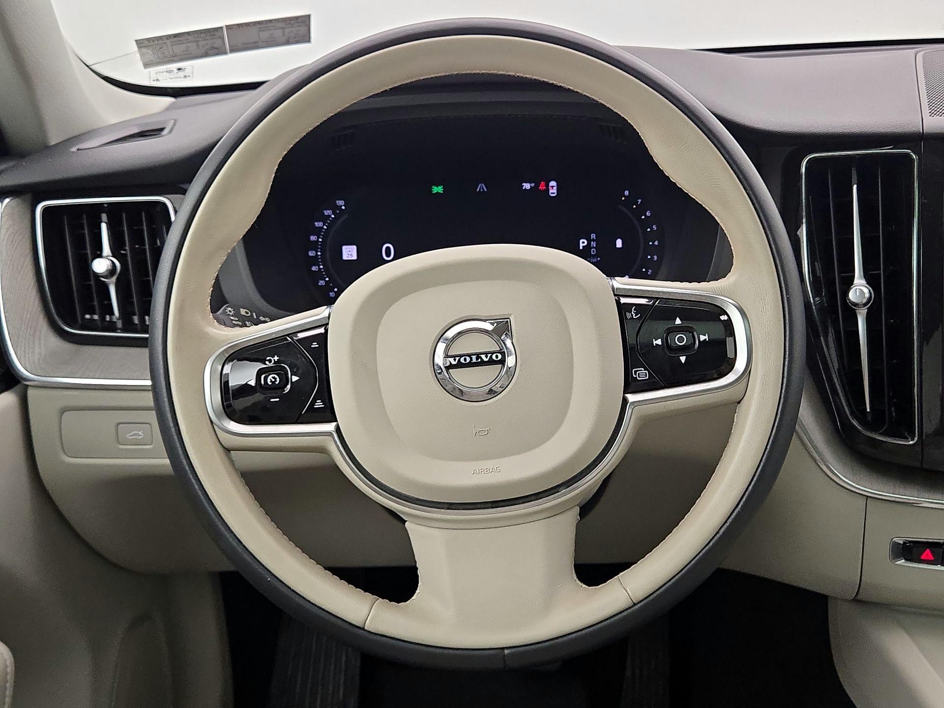 Thumbnail: 2024 Volvo XC60 - 10