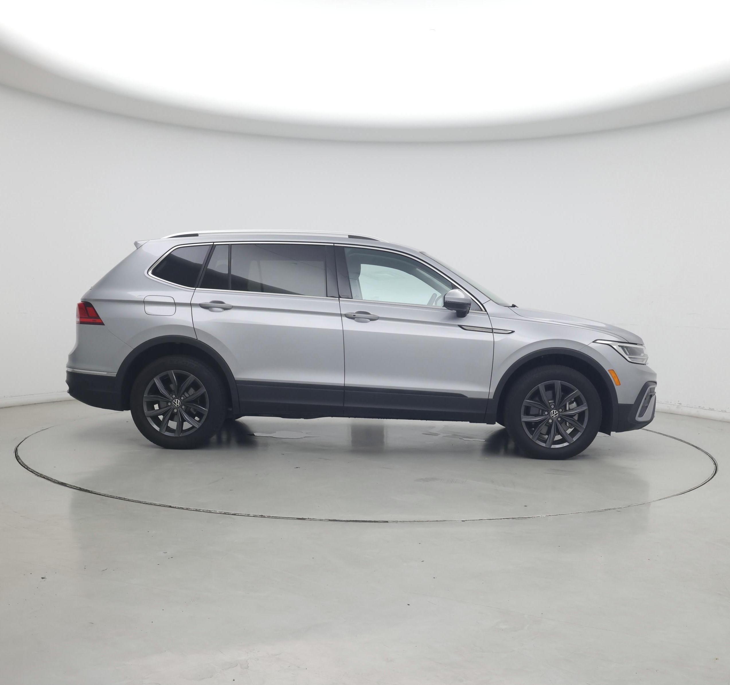 Thumbnail: 2023 Volkswagen Tiguan - 7