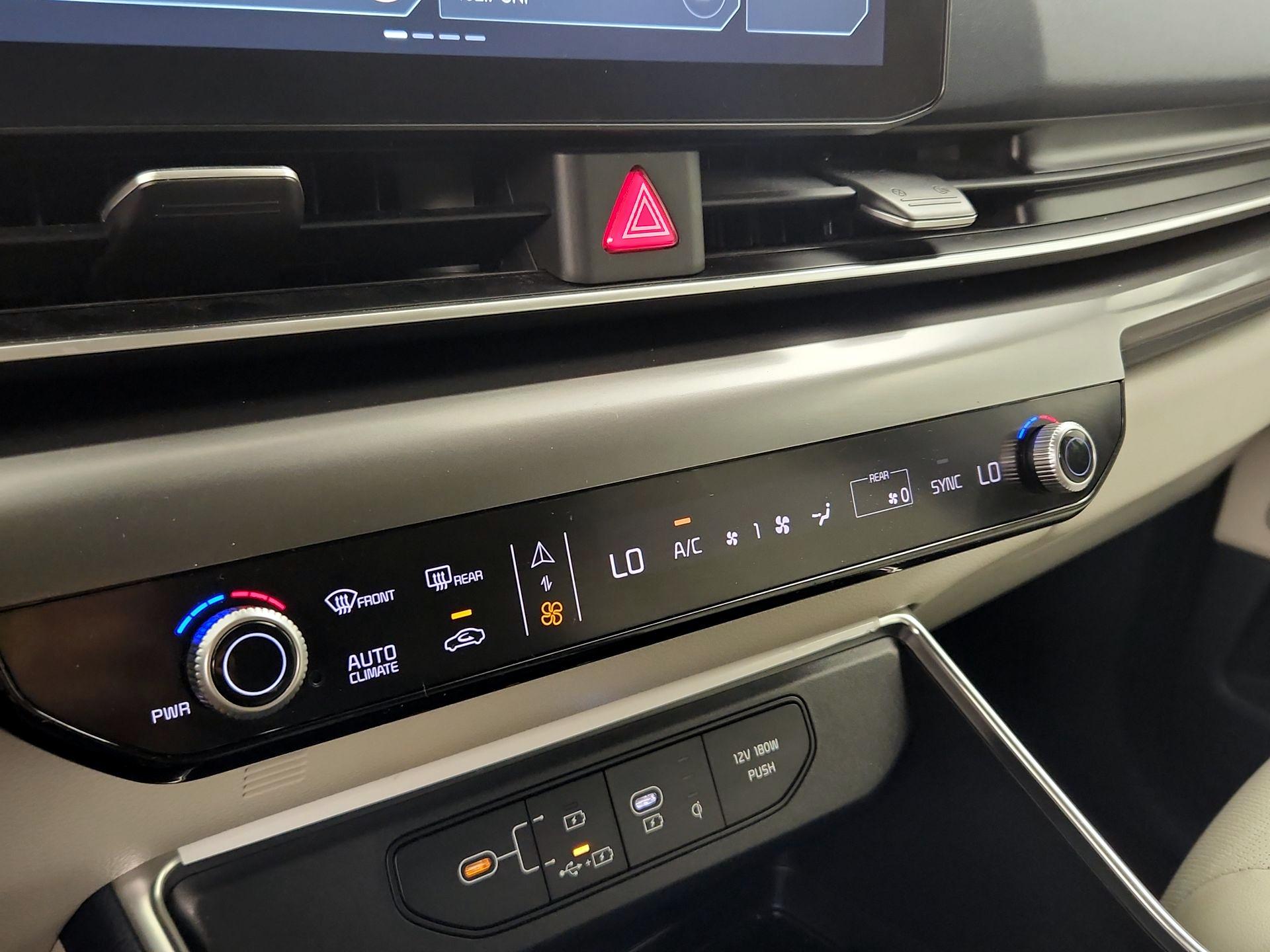 Thumbnail: 2025 Kia Carnival - 17