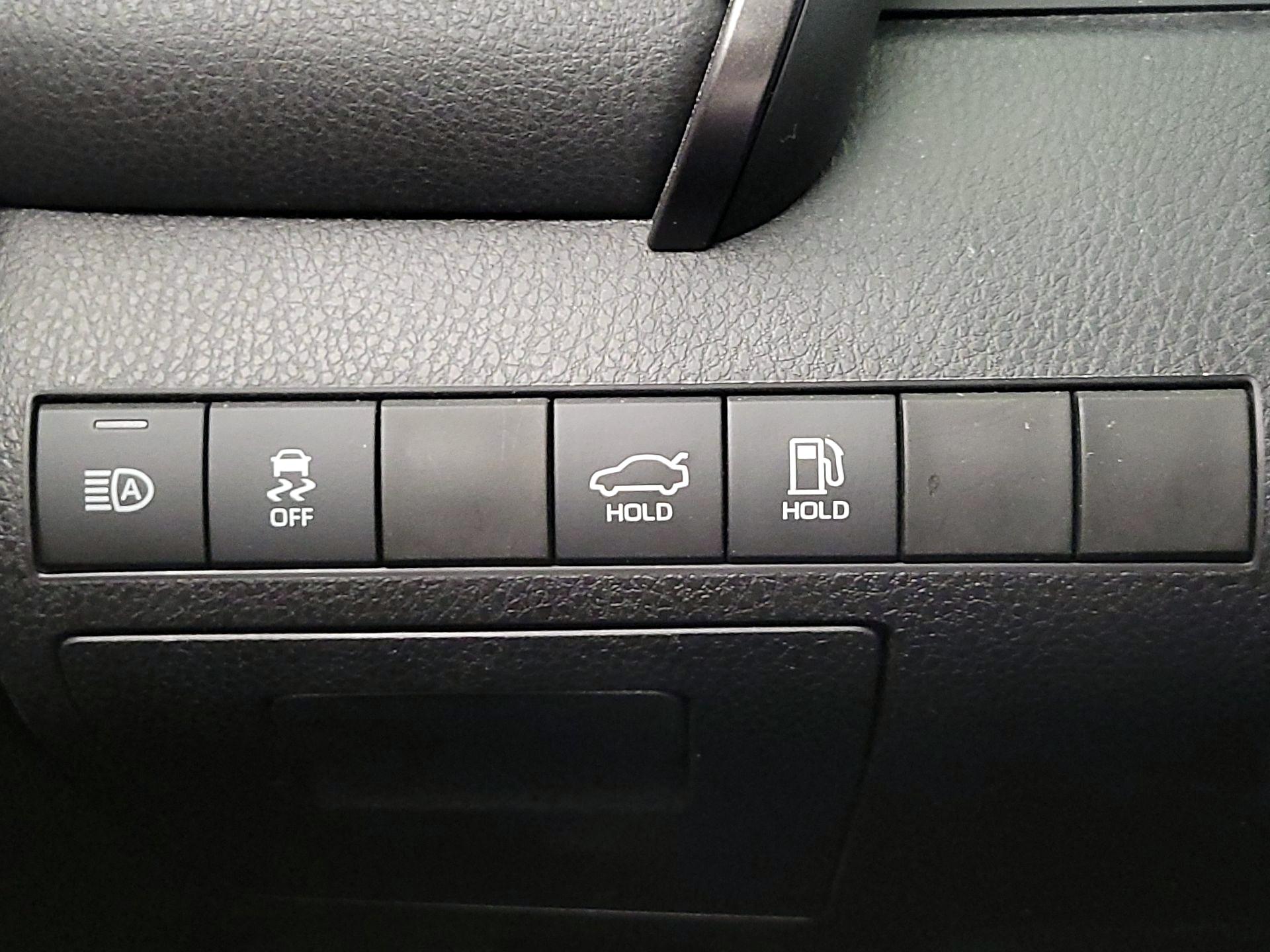 Thumbnail: 2020 Toyota Camry - 13