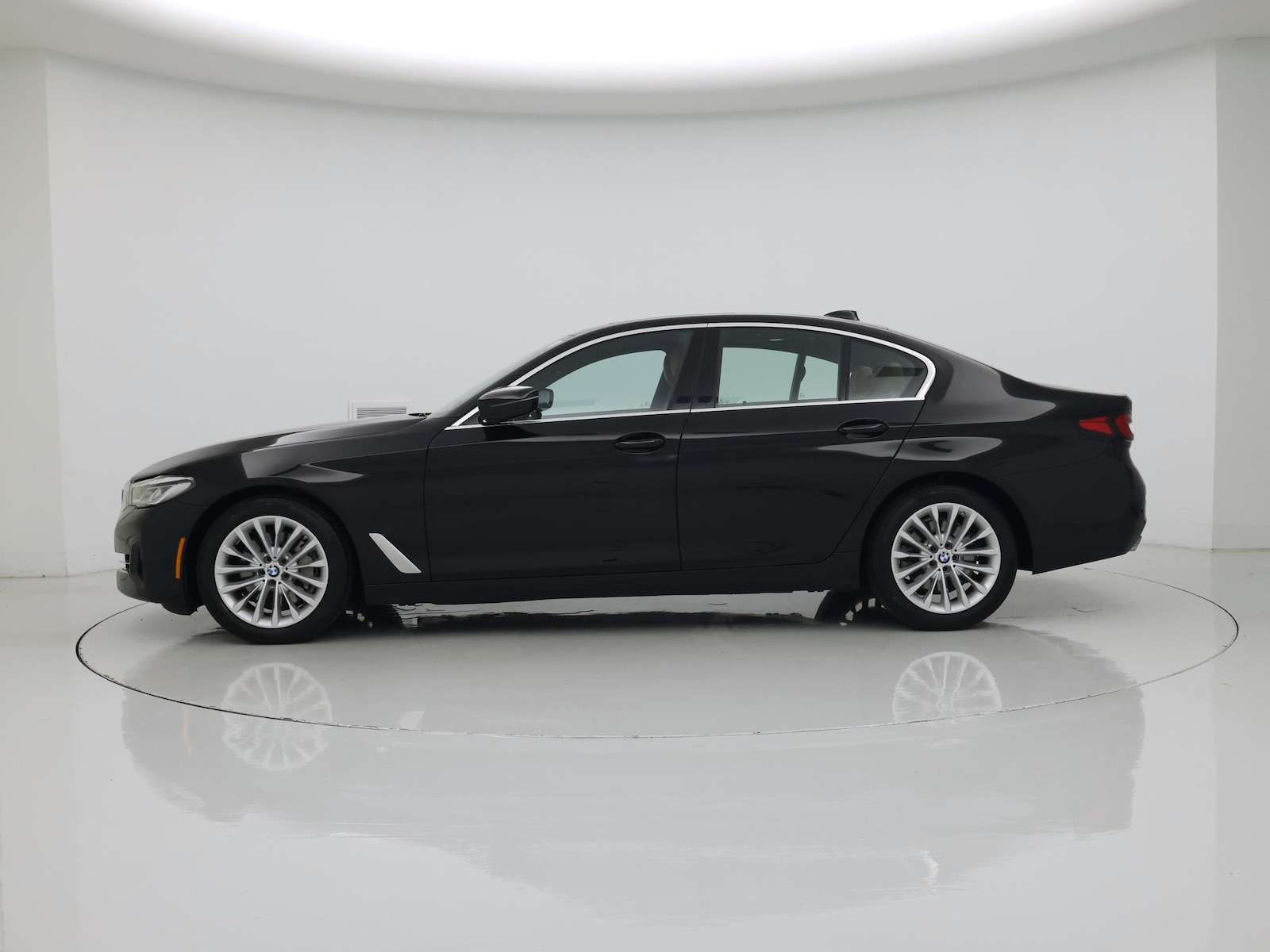 2023 BMW 5 Series 530i - Photo 4