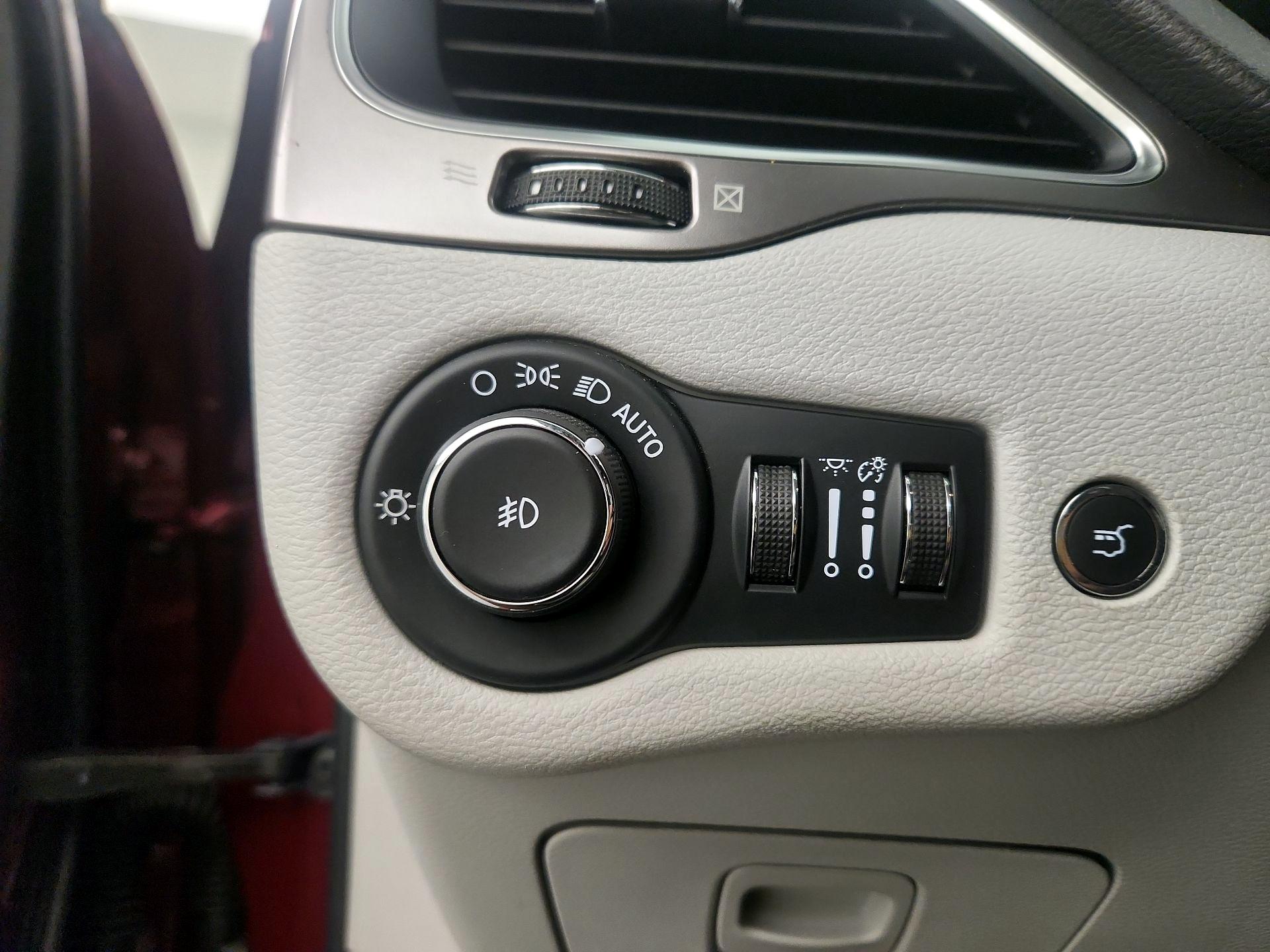 Thumbnail: 2020 Jeep Cherokee - 13