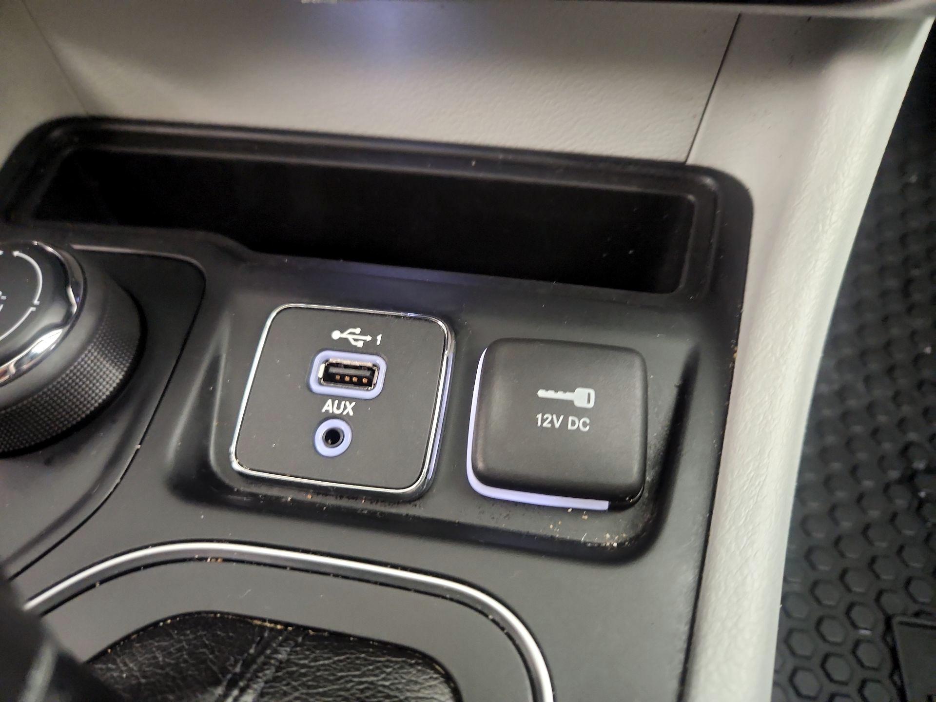 Thumbnail: 2020 Jeep Cherokee - 18