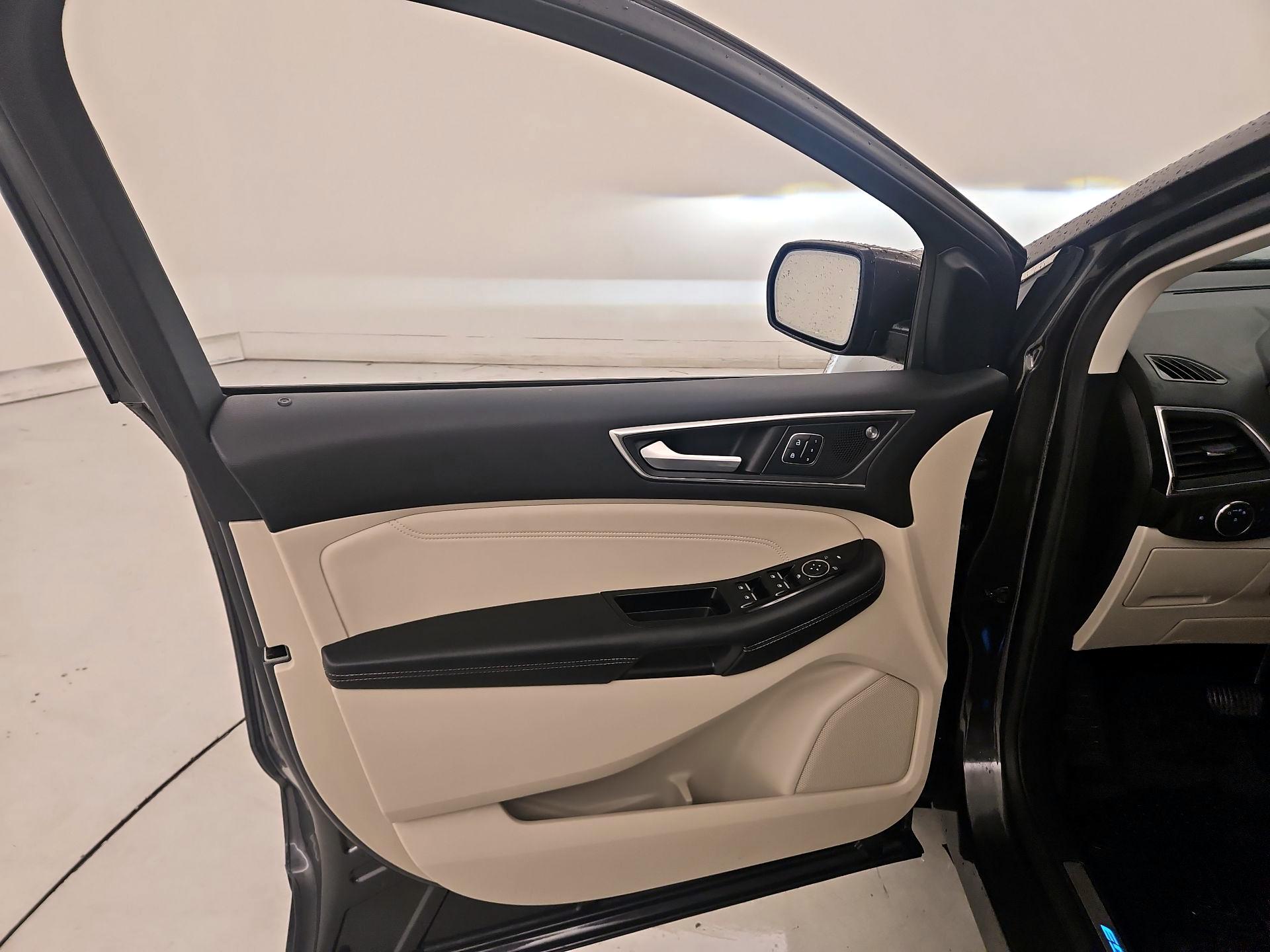 Thumbnail: 2020 Ford Edge - 12