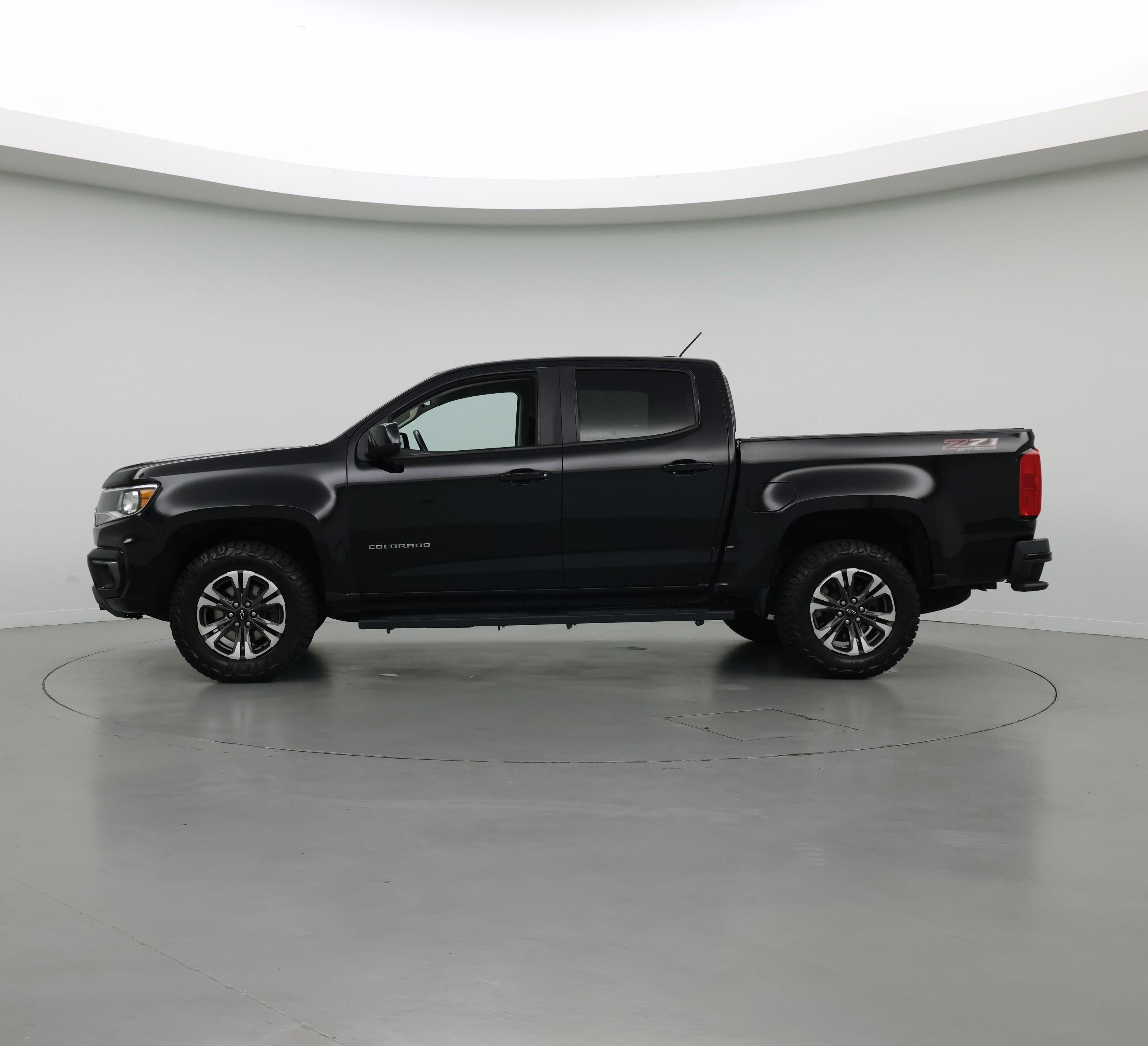 Thumbnail: 2022 Chevrolet Colorado - 3