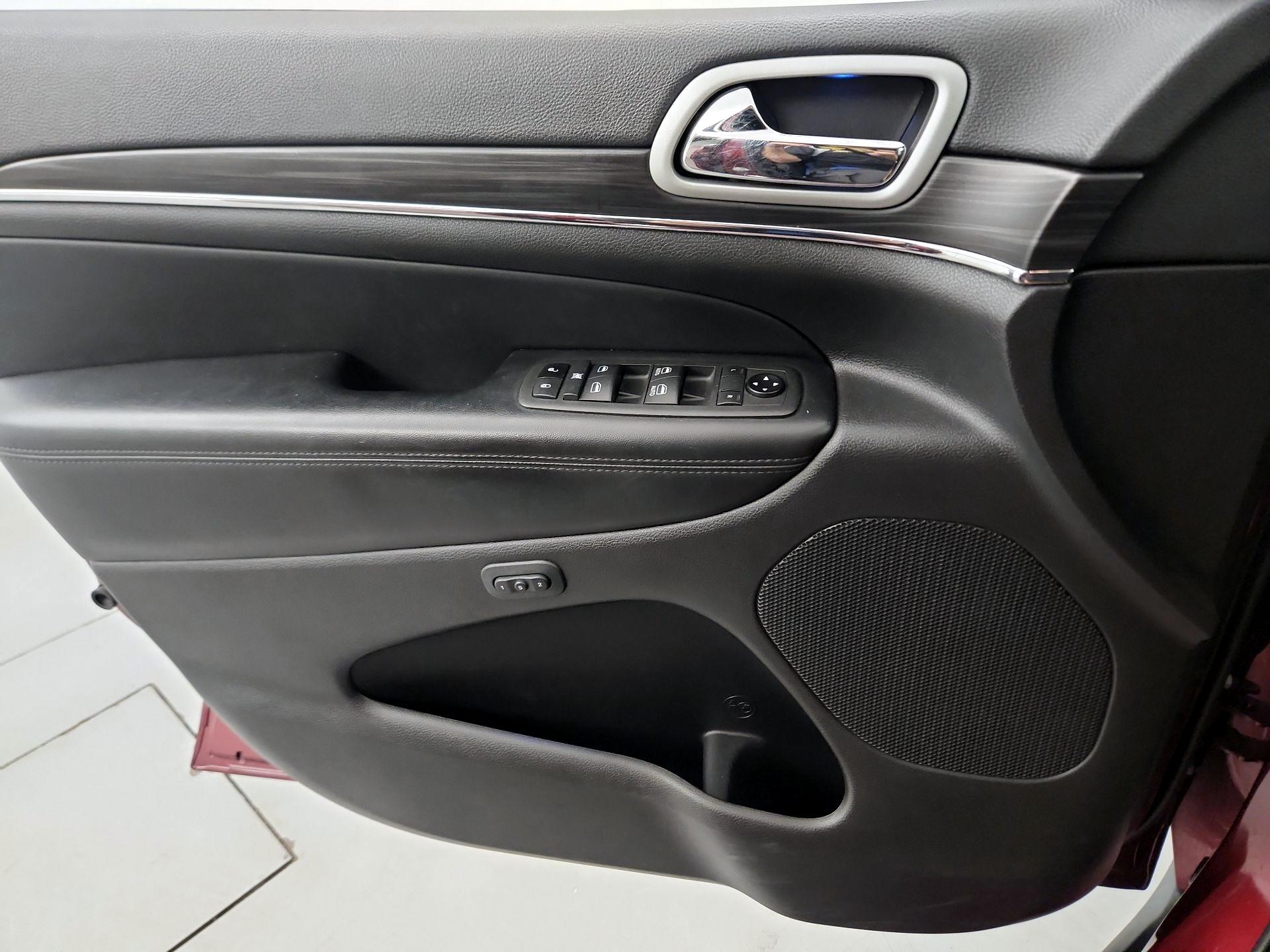 Thumbnail: 2021 Jeep Grand Cherokee - 12