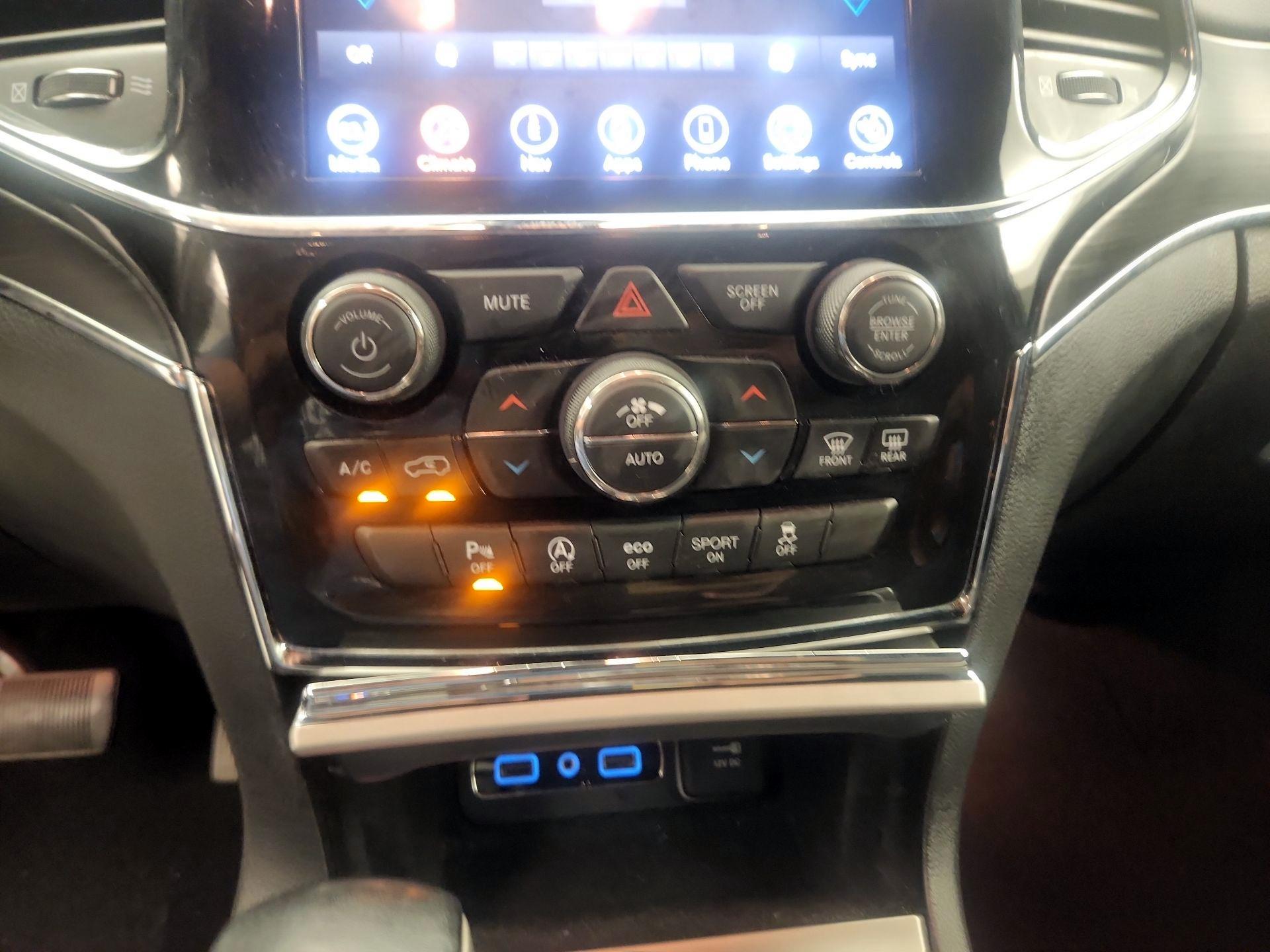 Thumbnail: 2021 Jeep Grand Cherokee - 17