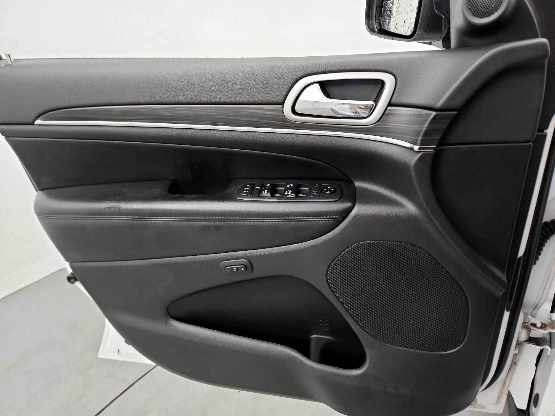 Thumbnail: 2021 Jeep Grand Cherokee - 12