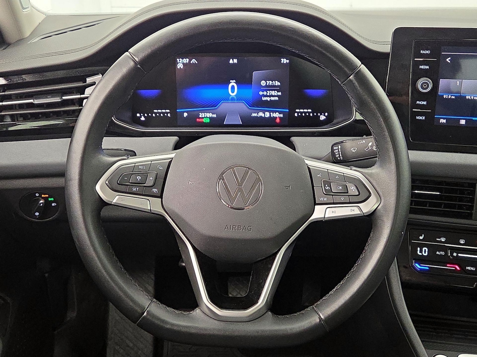 2025 Volkswagen Jetta SE - Photo 11