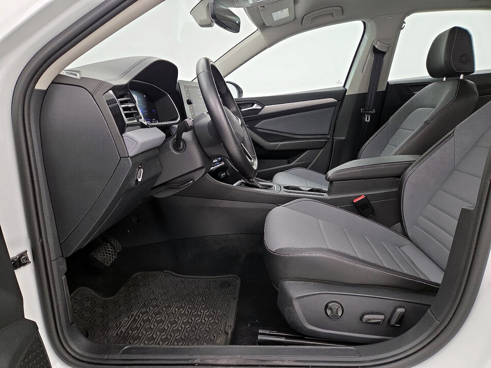 2025 Volkswagen Jetta SE - Photo 12