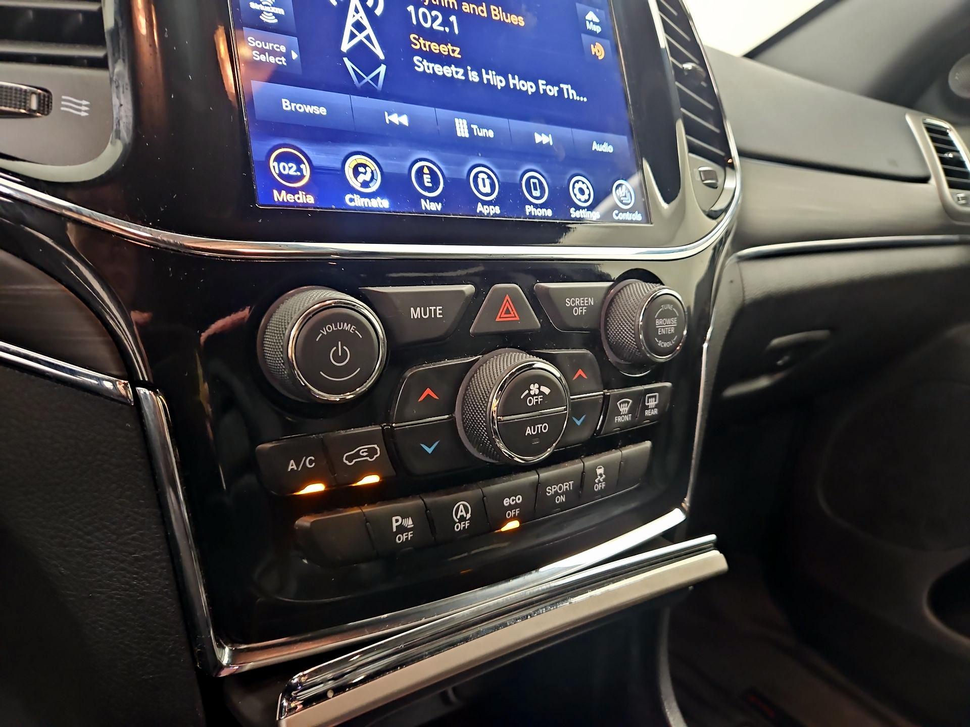 Thumbnail: 2021 Jeep Grand Cherokee - 16
