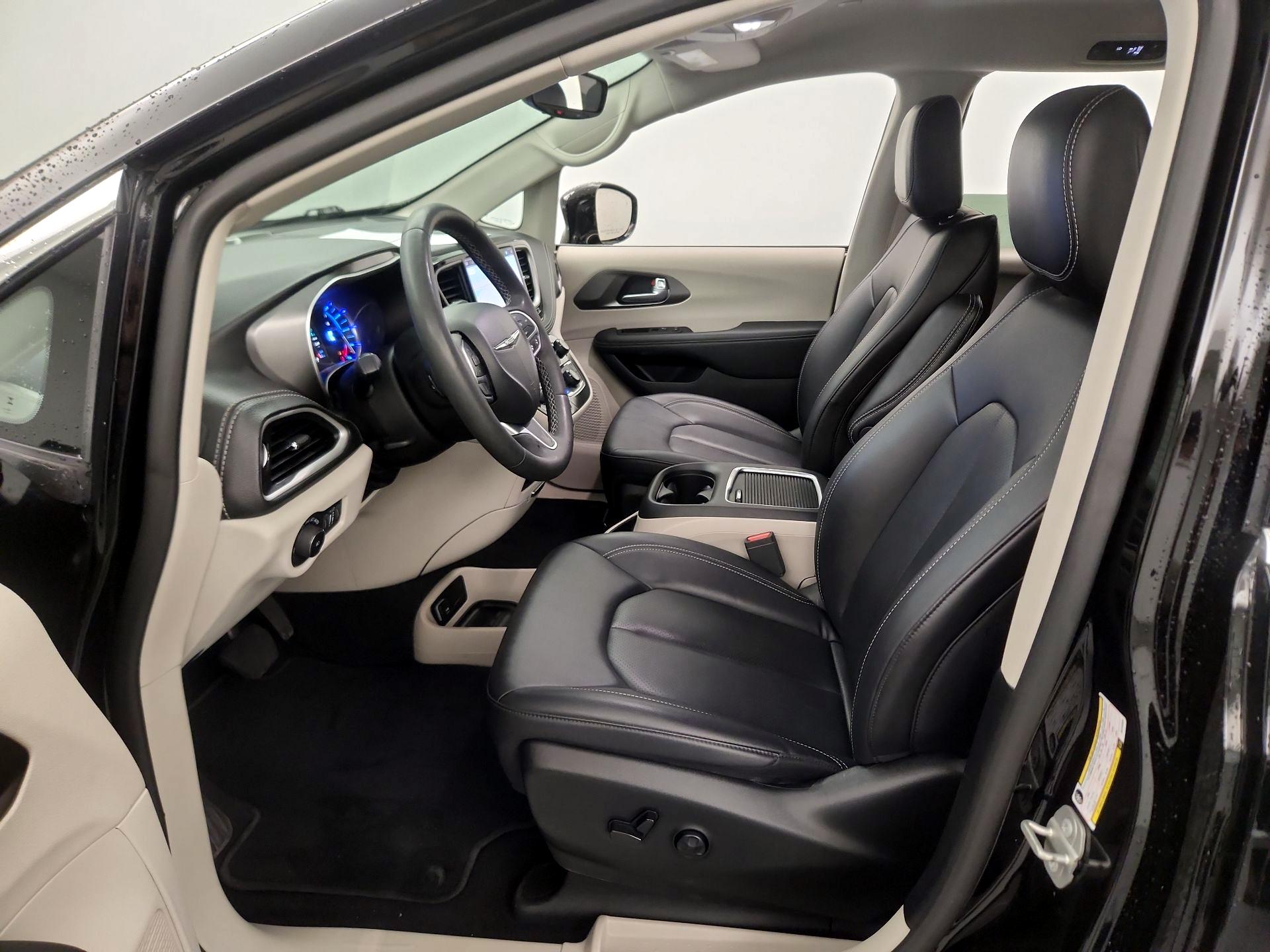 Thumbnail: 2024 Chrysler Pacifica - 11