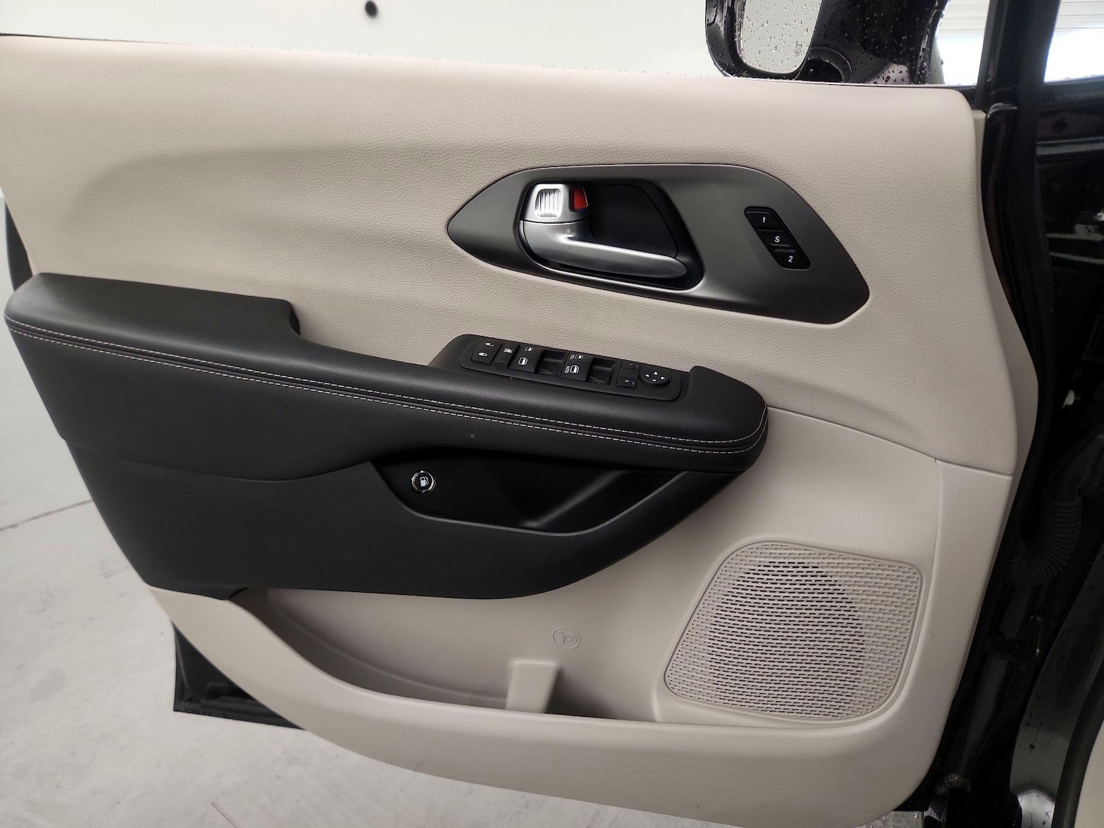 2024 Chrysler Pacifica PHEV Select - Photo 13