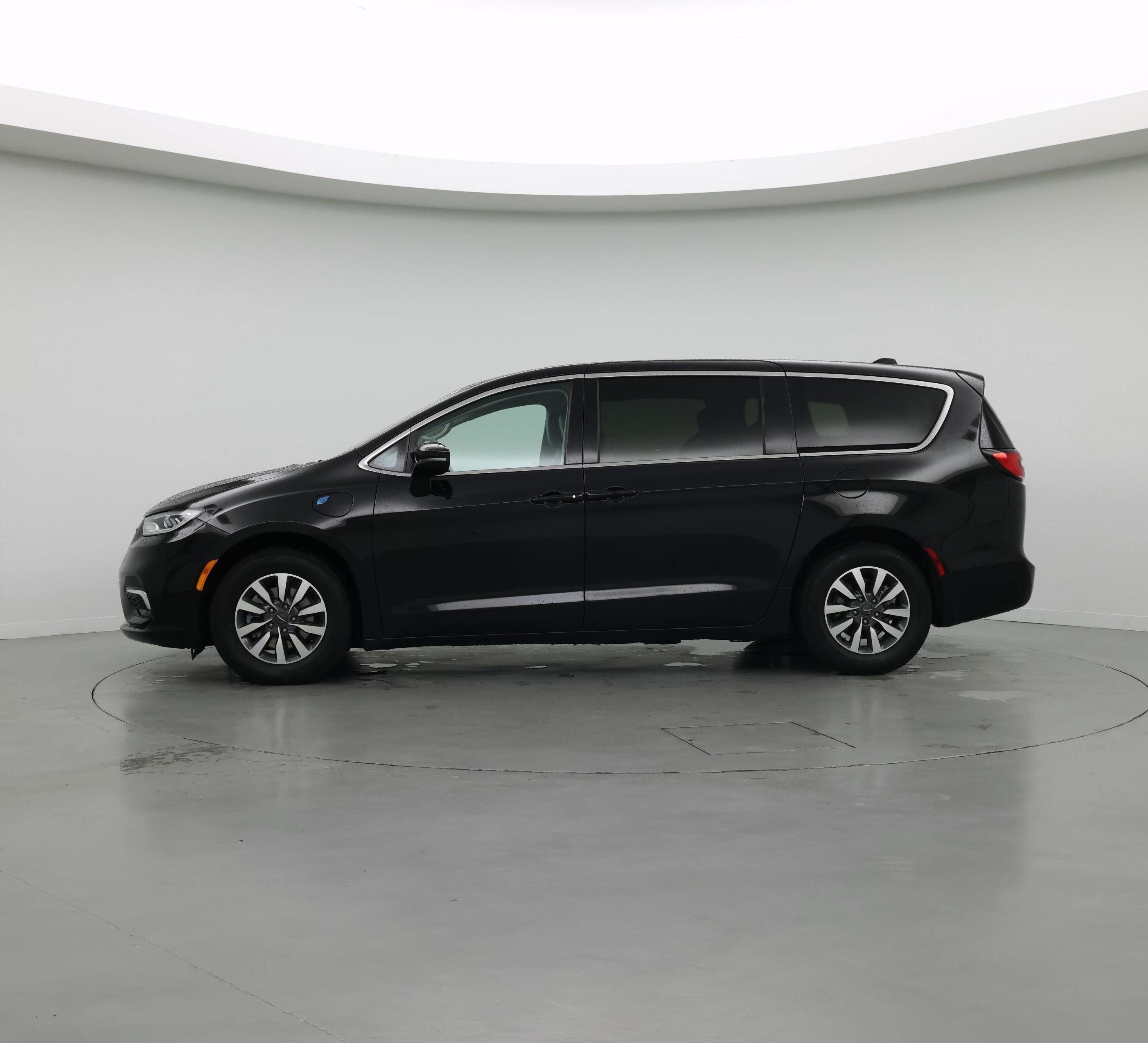 Thumbnail: 2024 Chrysler Pacifica - 3