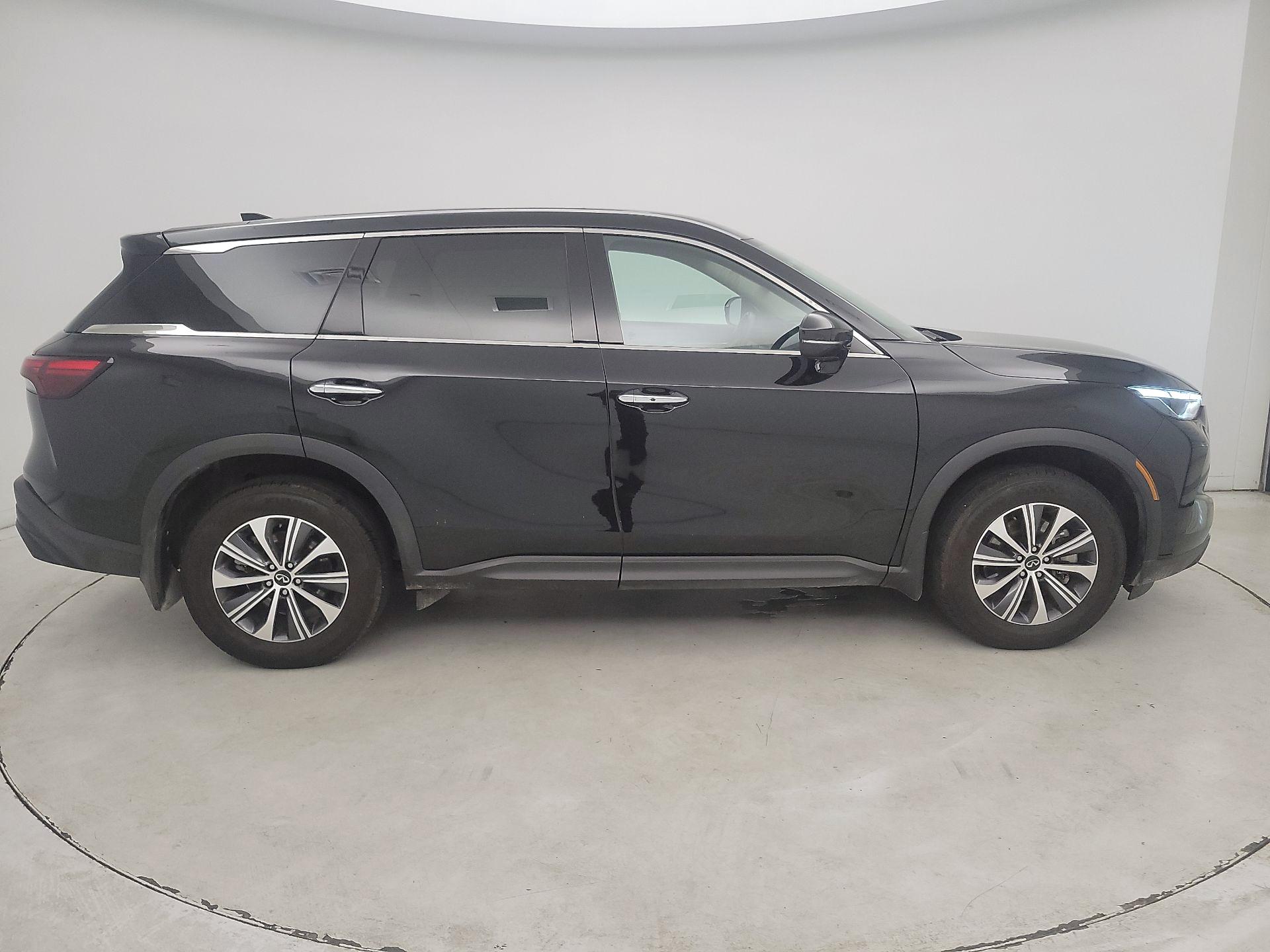 Thumbnail: 2023 INFINITI QX60 - 4
