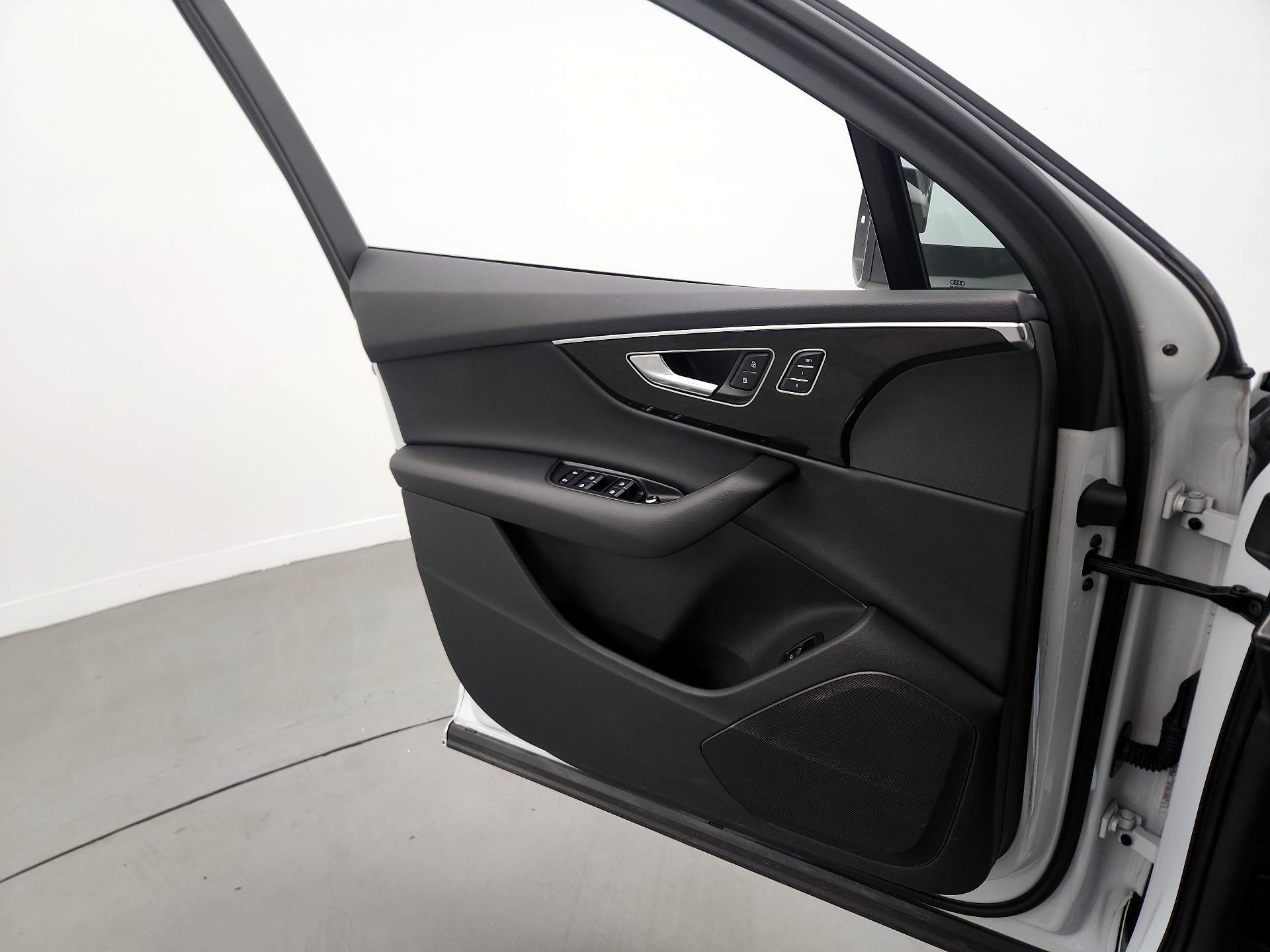 Thumbnail: 2023 Audi Q7 - 12