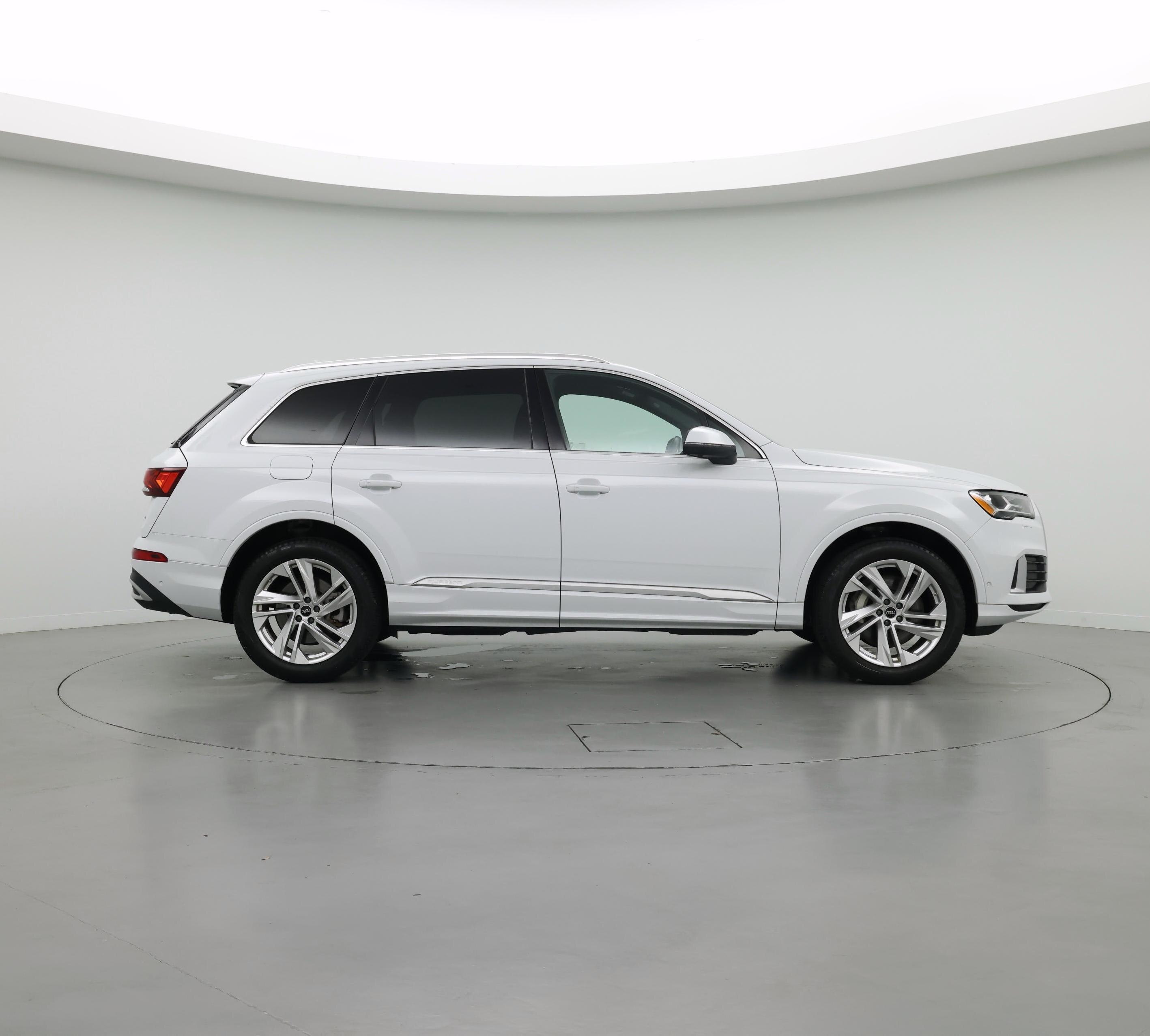 Thumbnail: 2023 Audi Q7 - 7