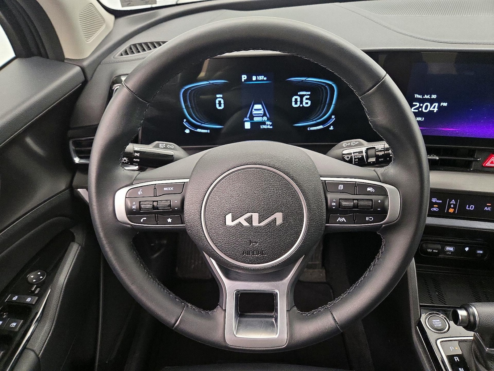 2024 Kia Sportage EX - Photo 11