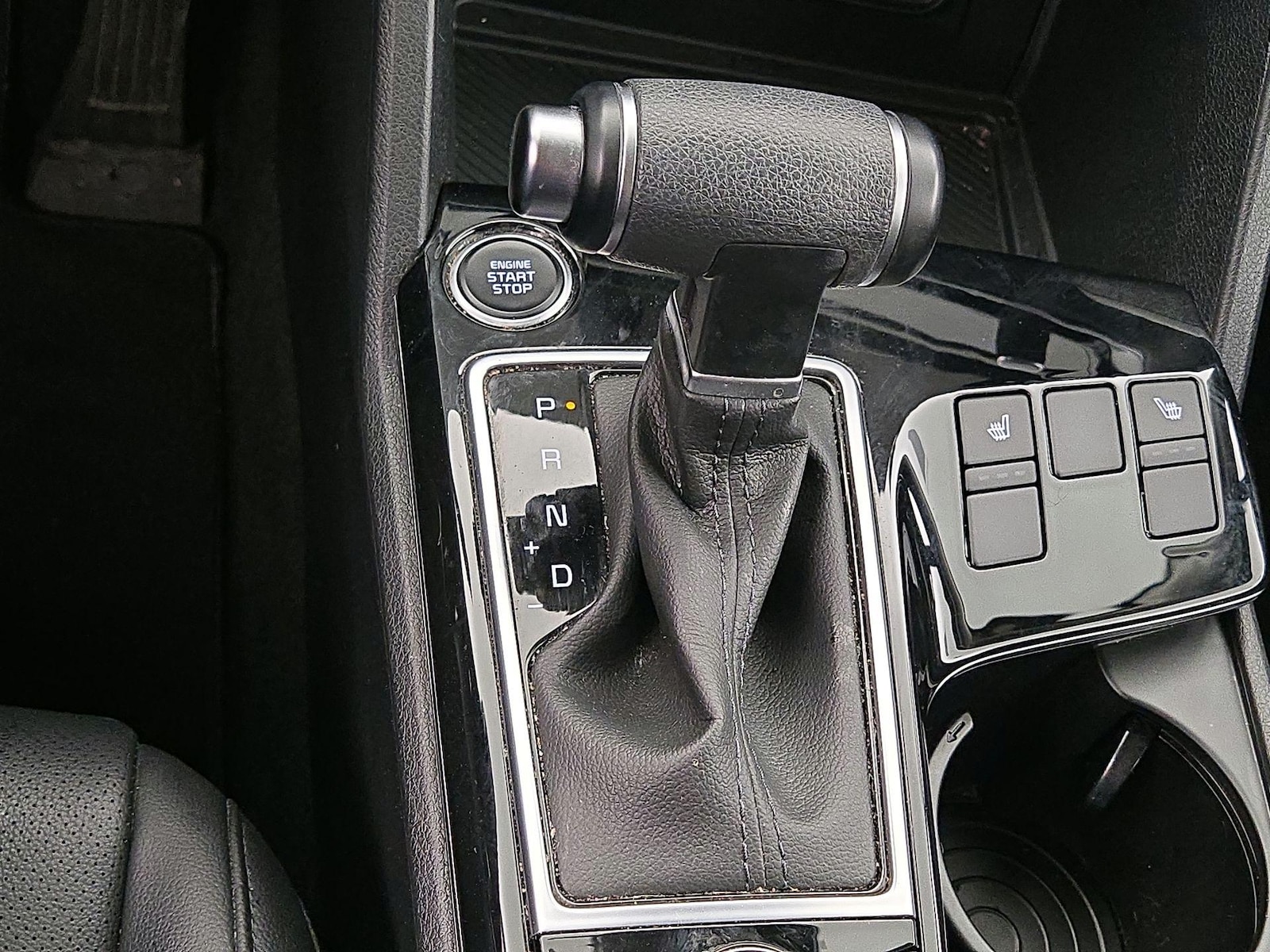 2024 Kia Sportage EX - Photo 19