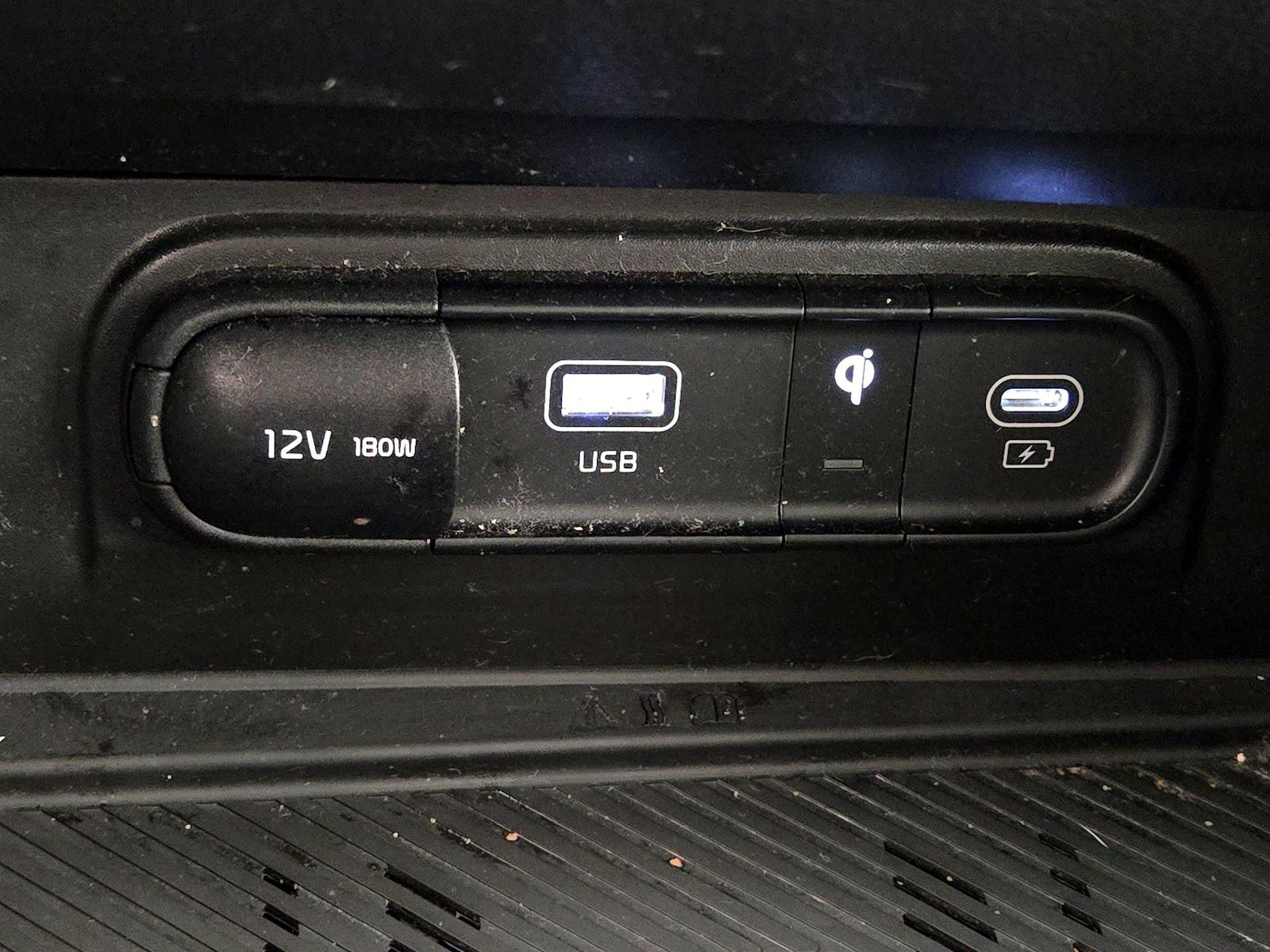 2024 Kia Sportage EX - Photo 20