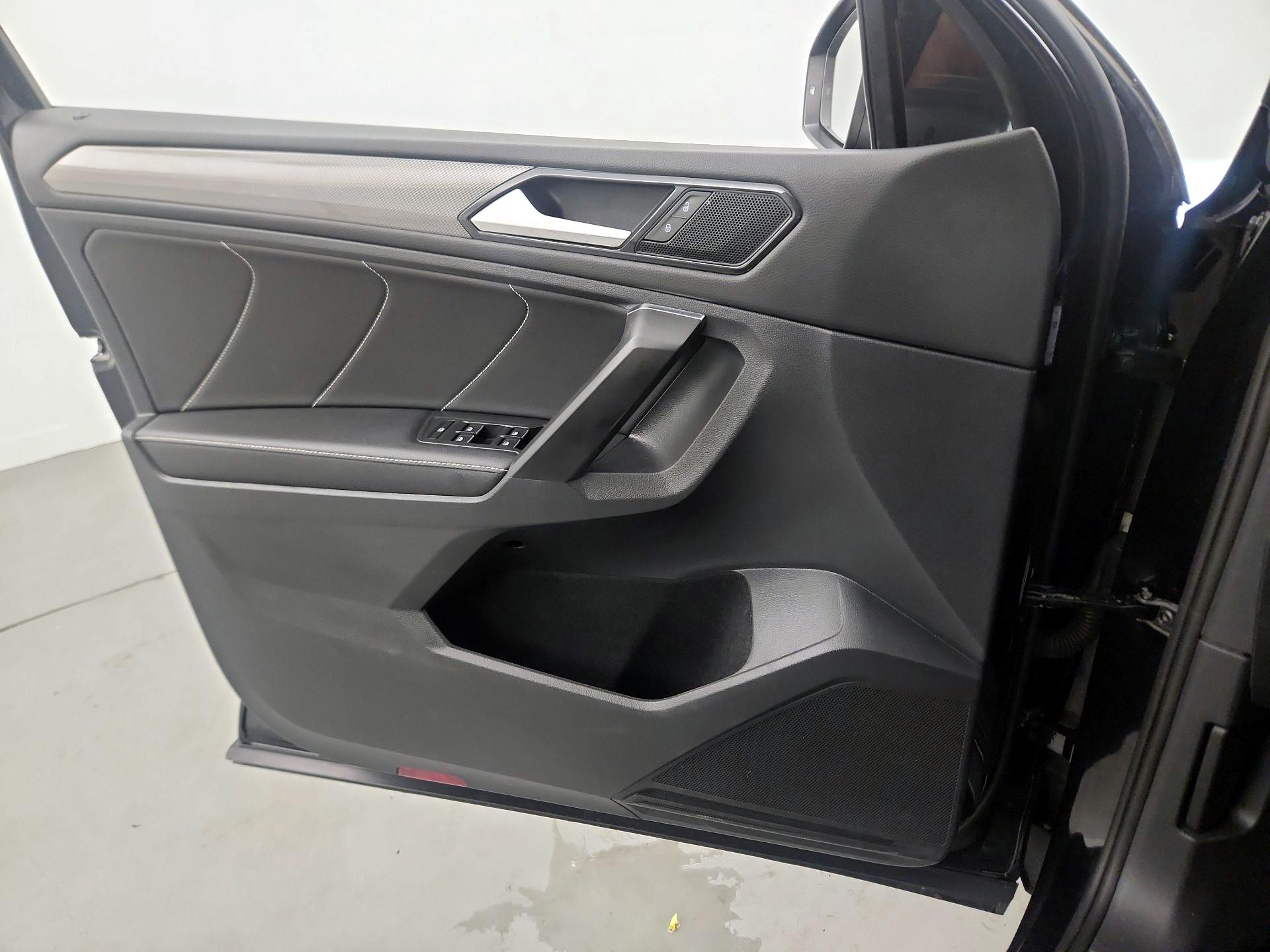 Thumbnail: 2023 Volkswagen Tiguan - 12