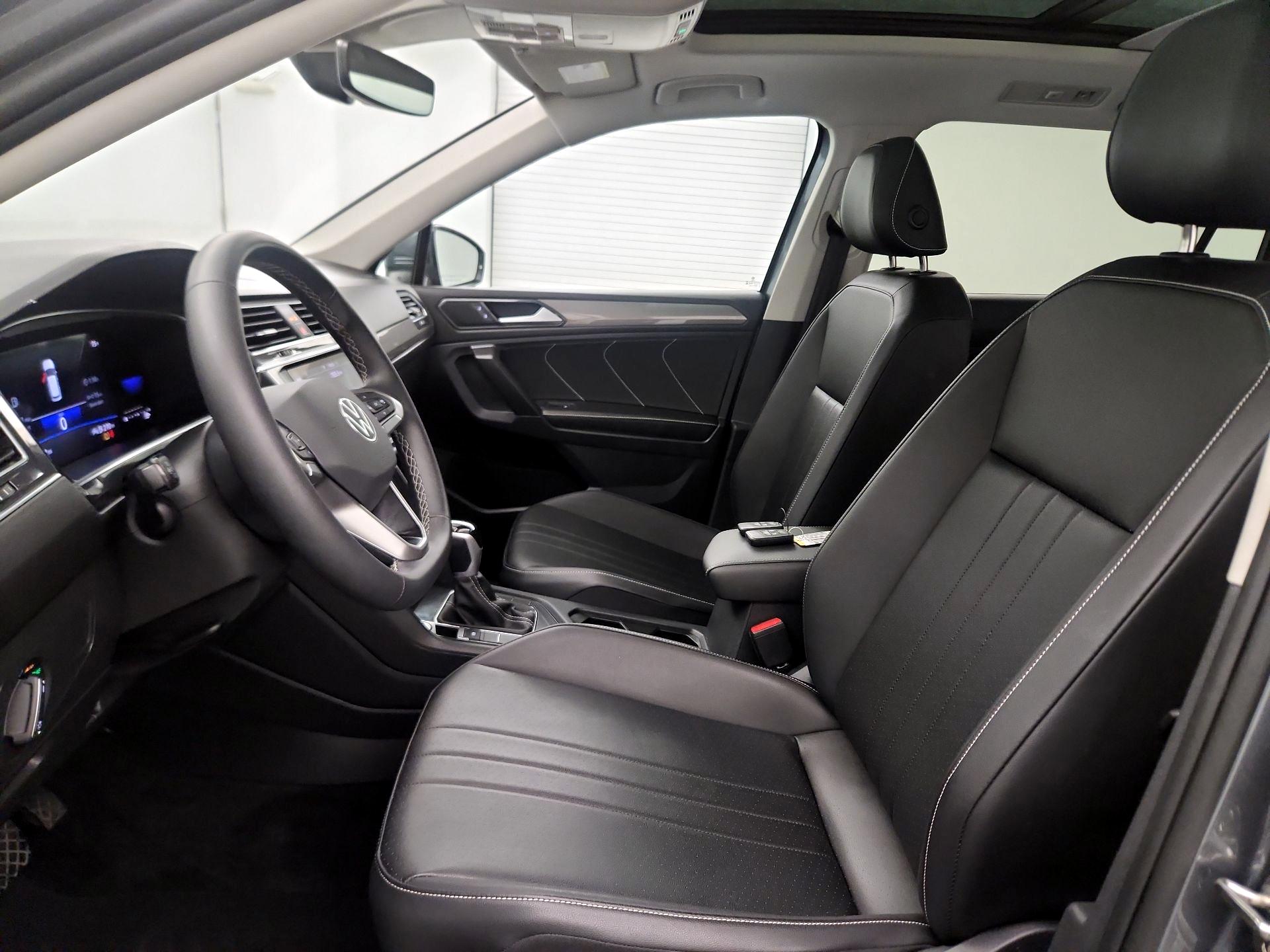 Thumbnail: 2023 Volkswagen Tiguan - 11
