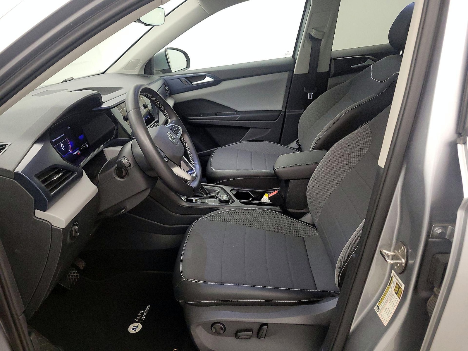 2023 Volkswagen Taos SE - Photo 10