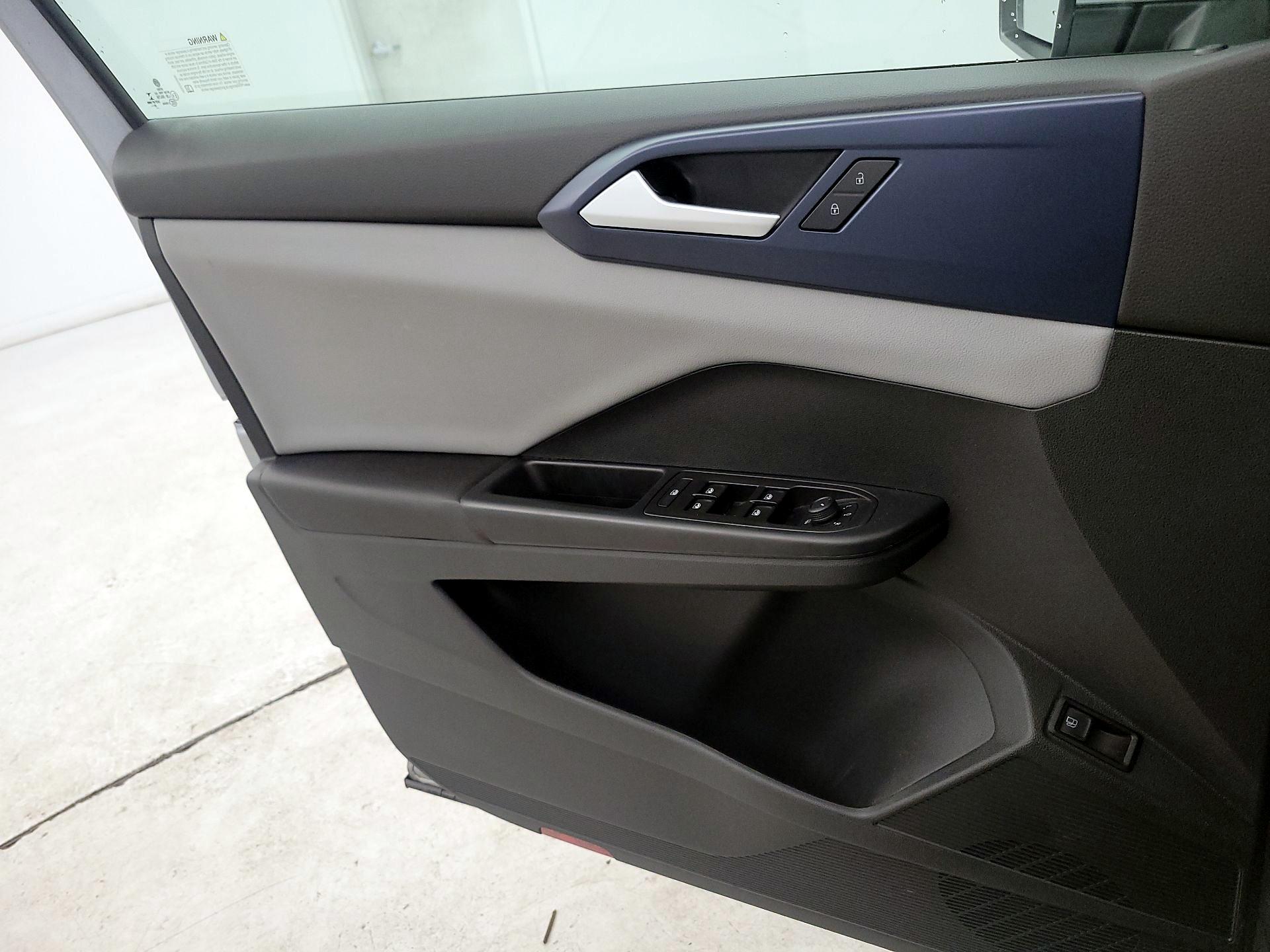 Thumbnail: 2023 Volkswagen Taos - 10