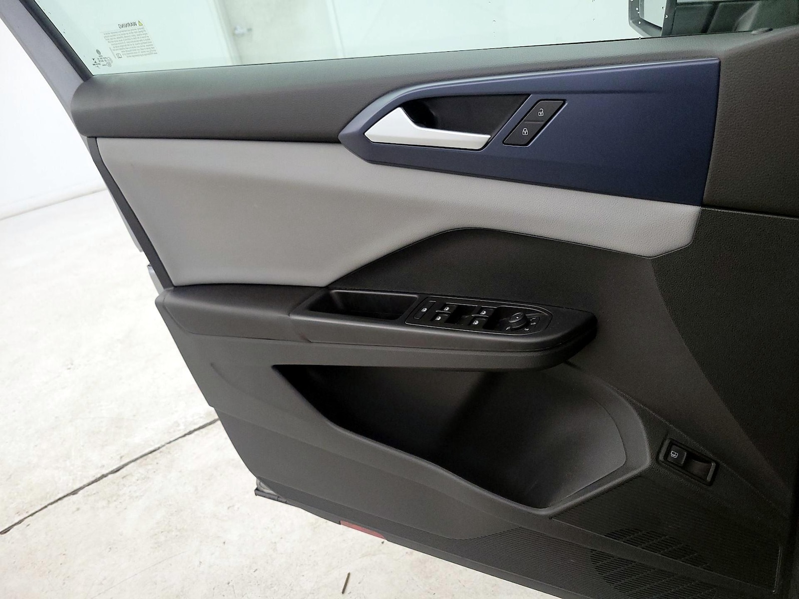 2023 Volkswagen Taos SE - Photo 11