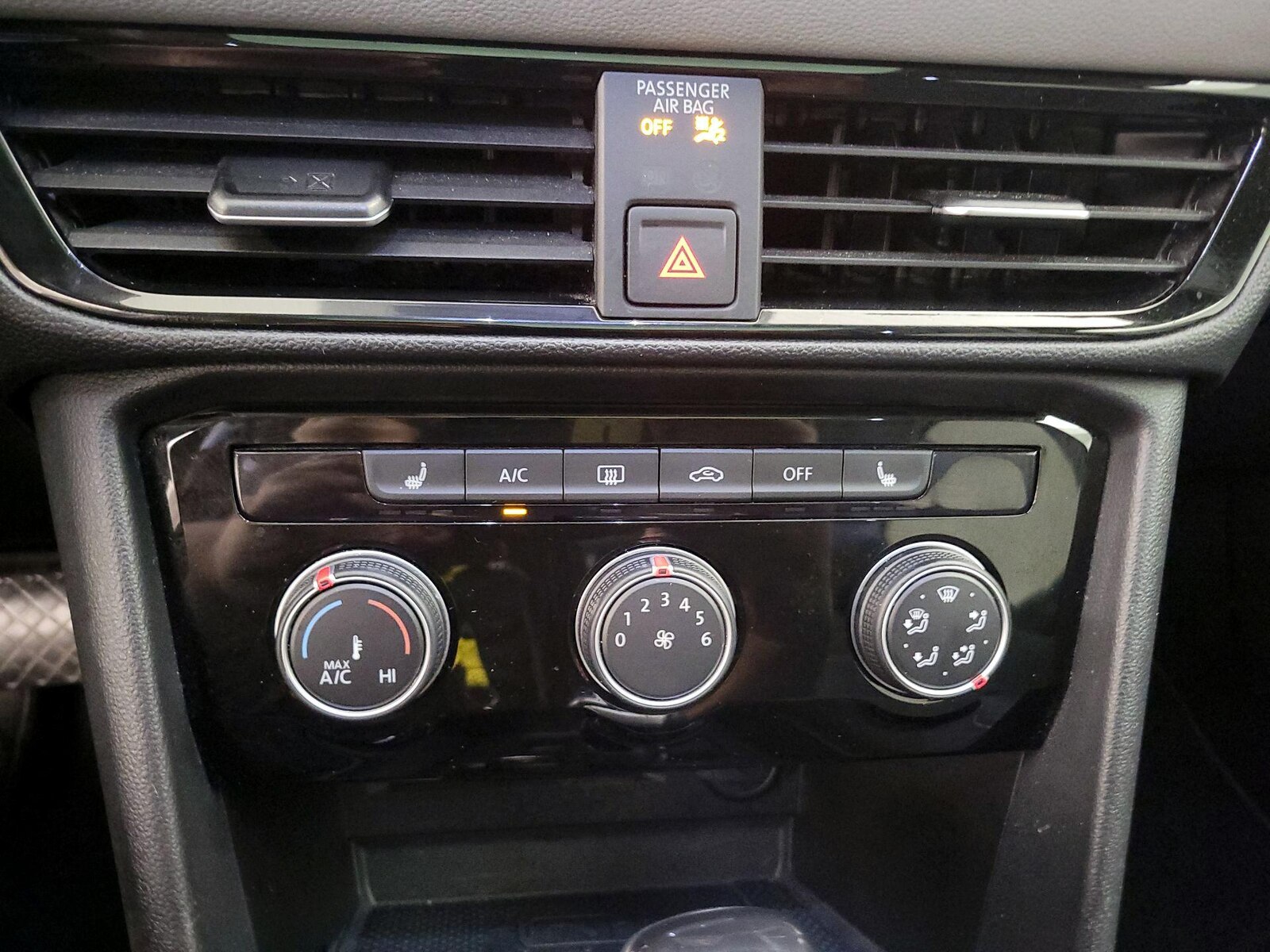 2023 Volkswagen Taos SE - Photo 15
