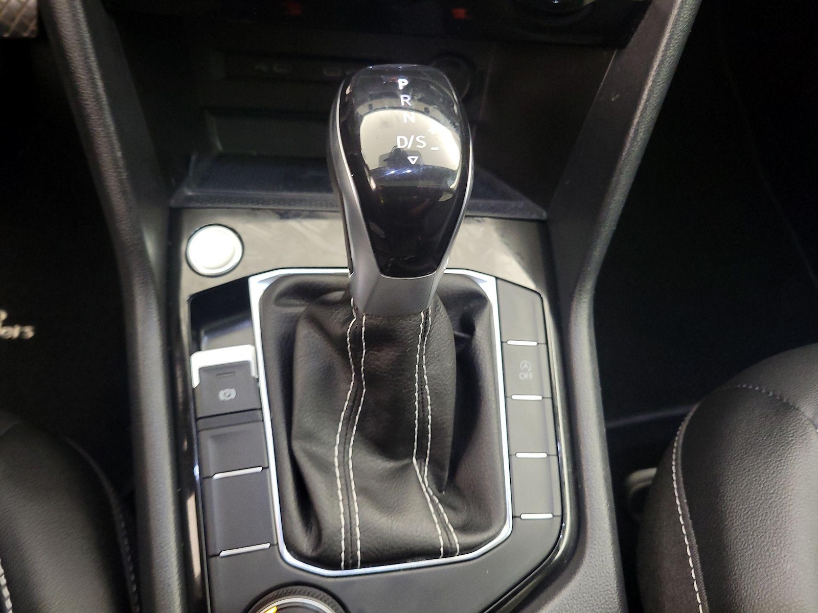 2023 Volkswagen Taos SE - Photo 16