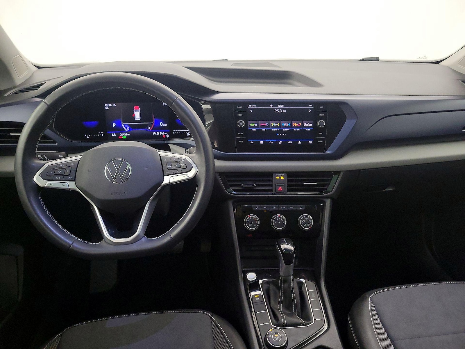 2023 Volkswagen Taos SE - Photo 8
