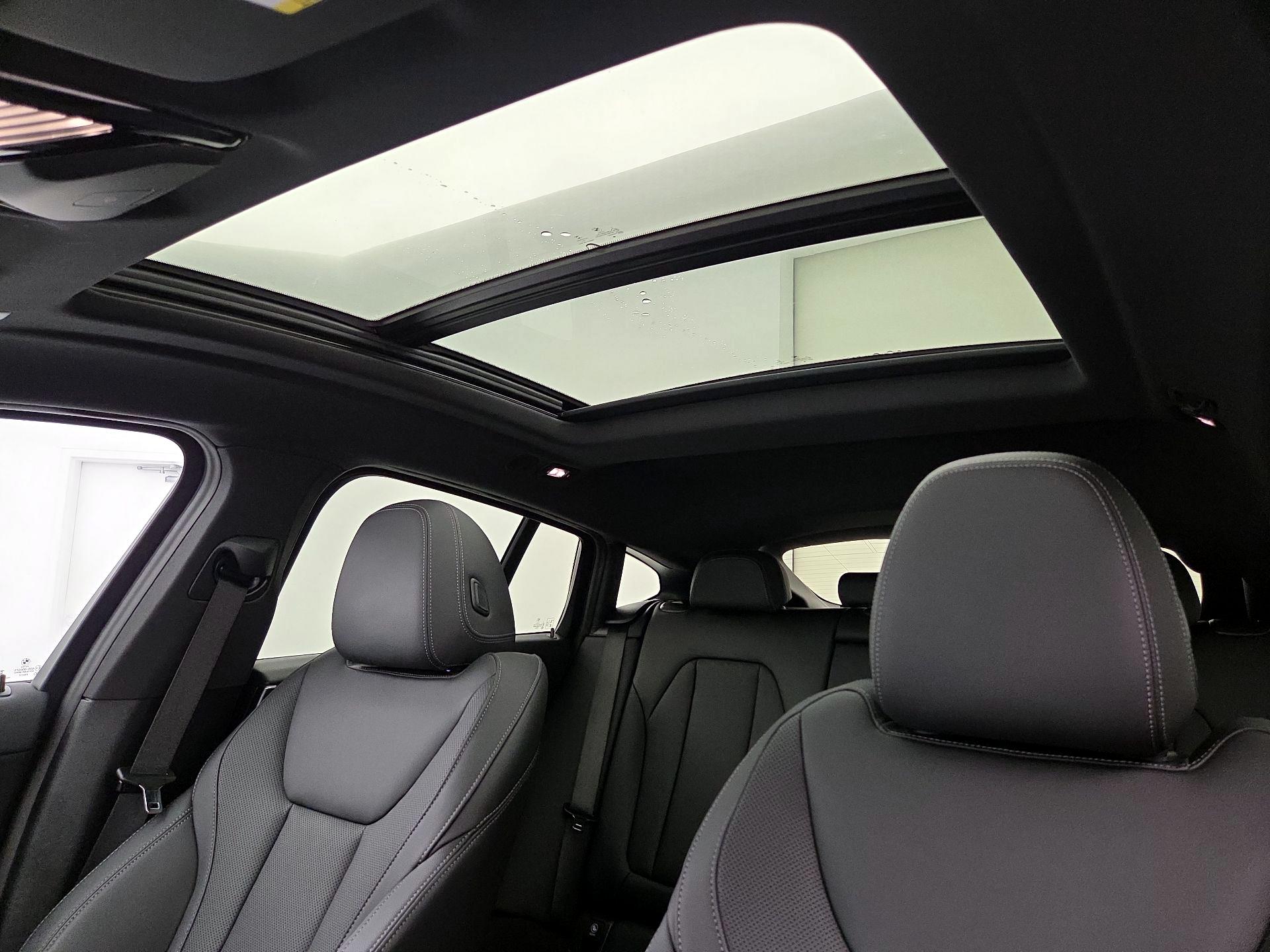 Thumbnail: 2023 BMW X4 - 20