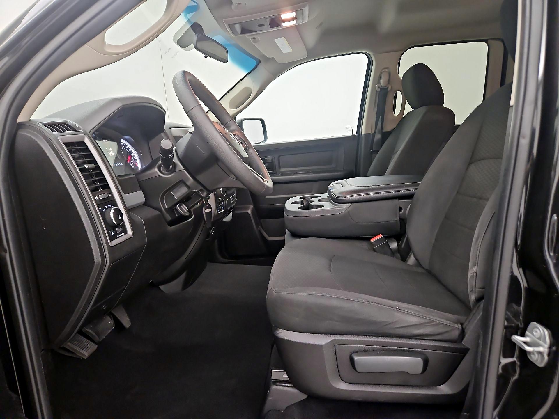Thumbnail: 2019 RAM 1500 Classic - 11