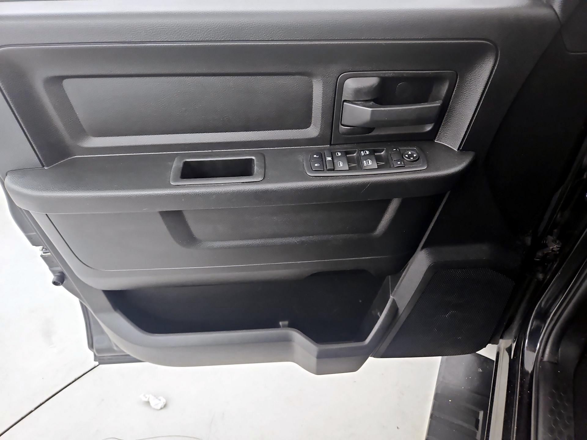Thumbnail: 2019 RAM 1500 Classic - 12