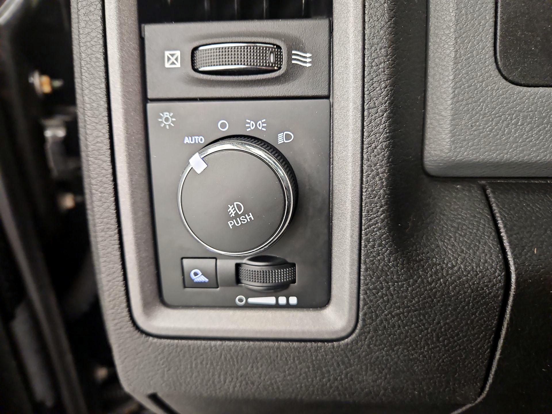 Thumbnail: 2019 RAM 1500 Classic - 13