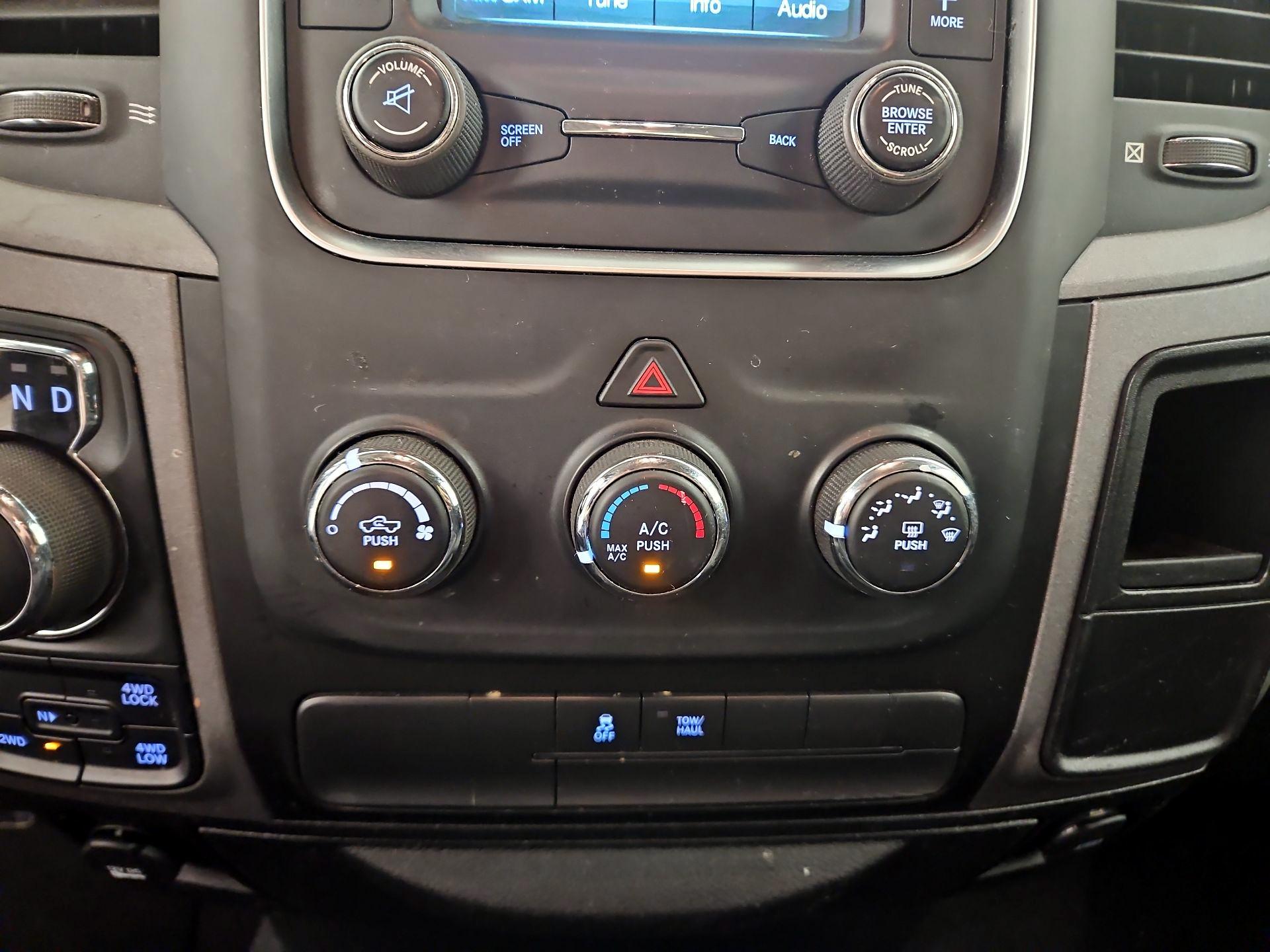Thumbnail: 2019 RAM 1500 Classic - 16