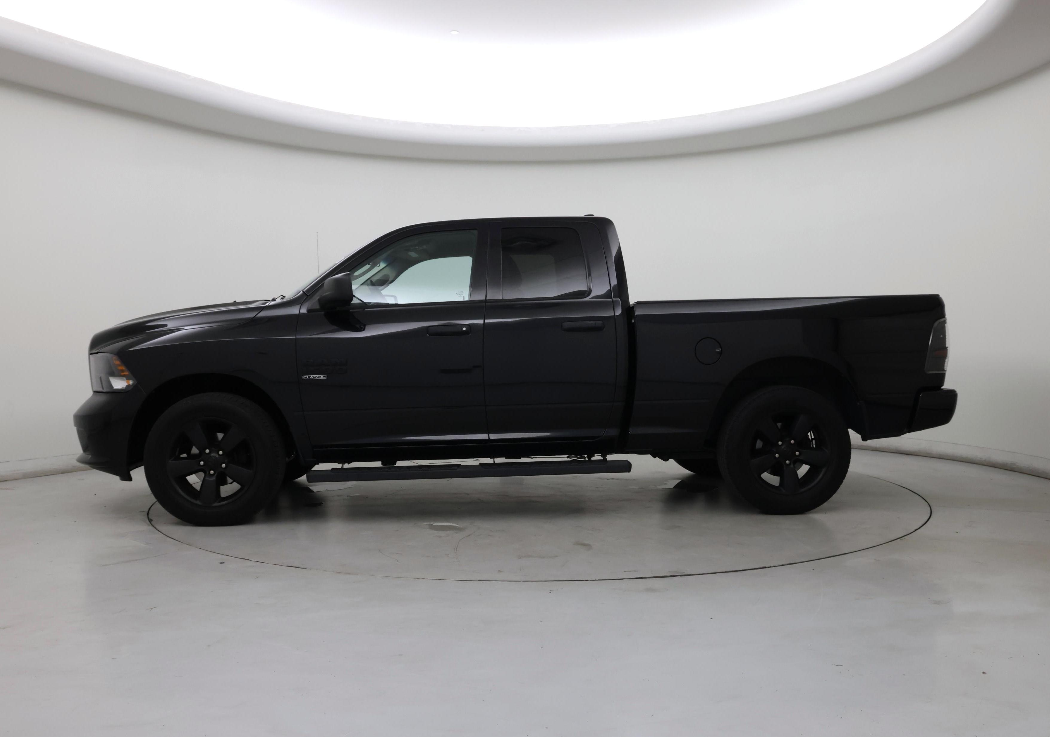 Thumbnail: 2019 RAM 1500 Classic - 3