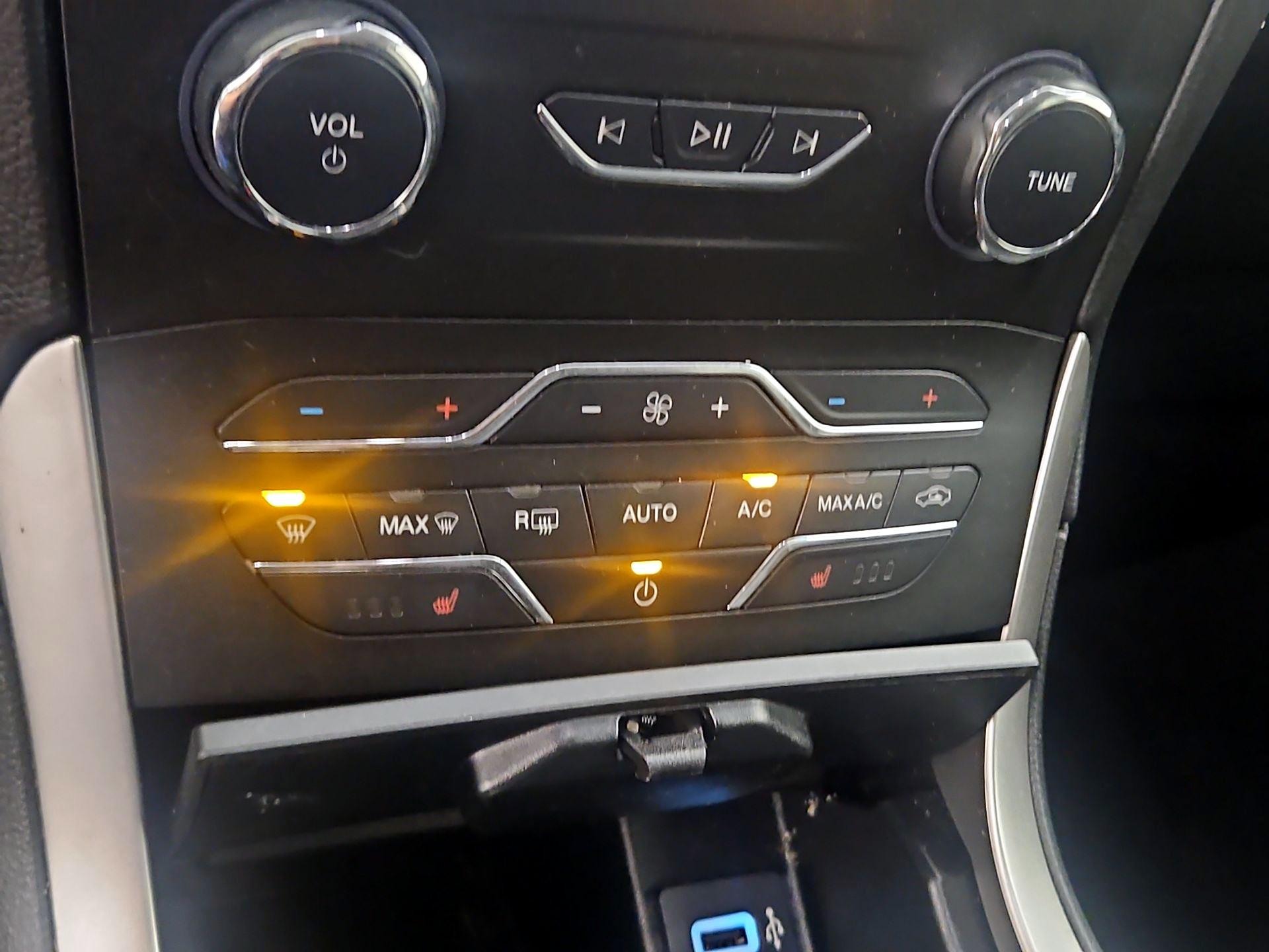 Thumbnail: 2020 Ford Edge - 17