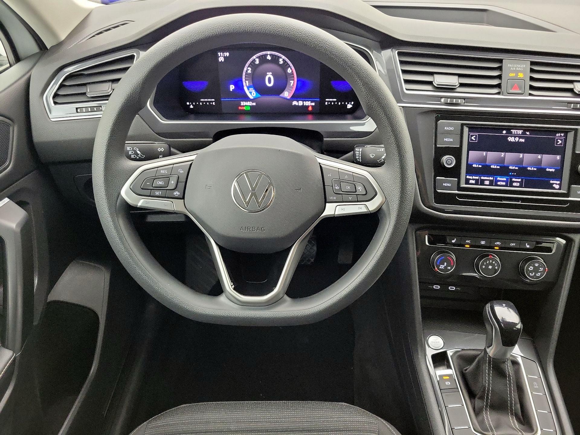 Thumbnail: 2023 Volkswagen Tiguan - 10
