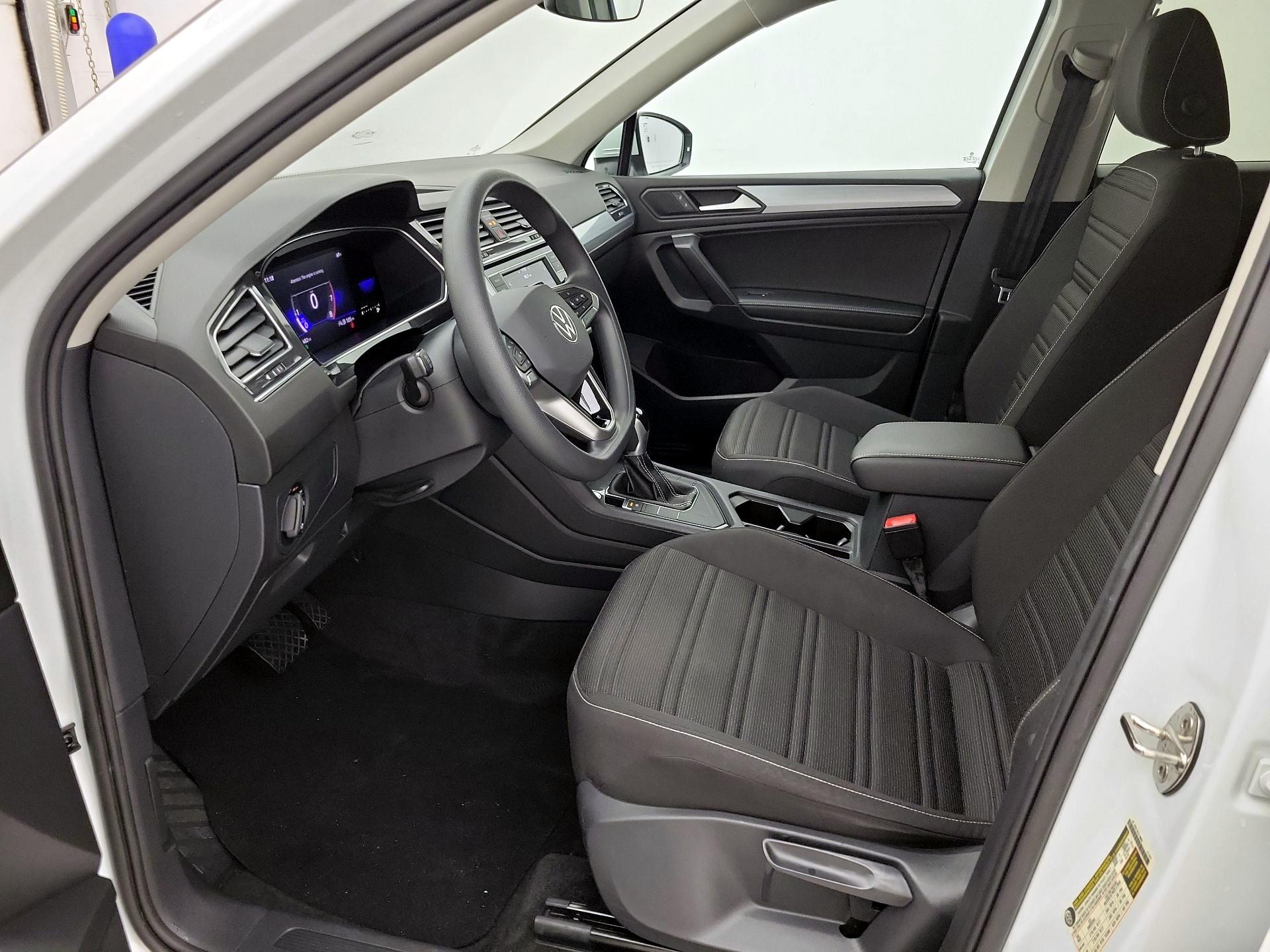 Thumbnail: 2023 Volkswagen Tiguan - 11